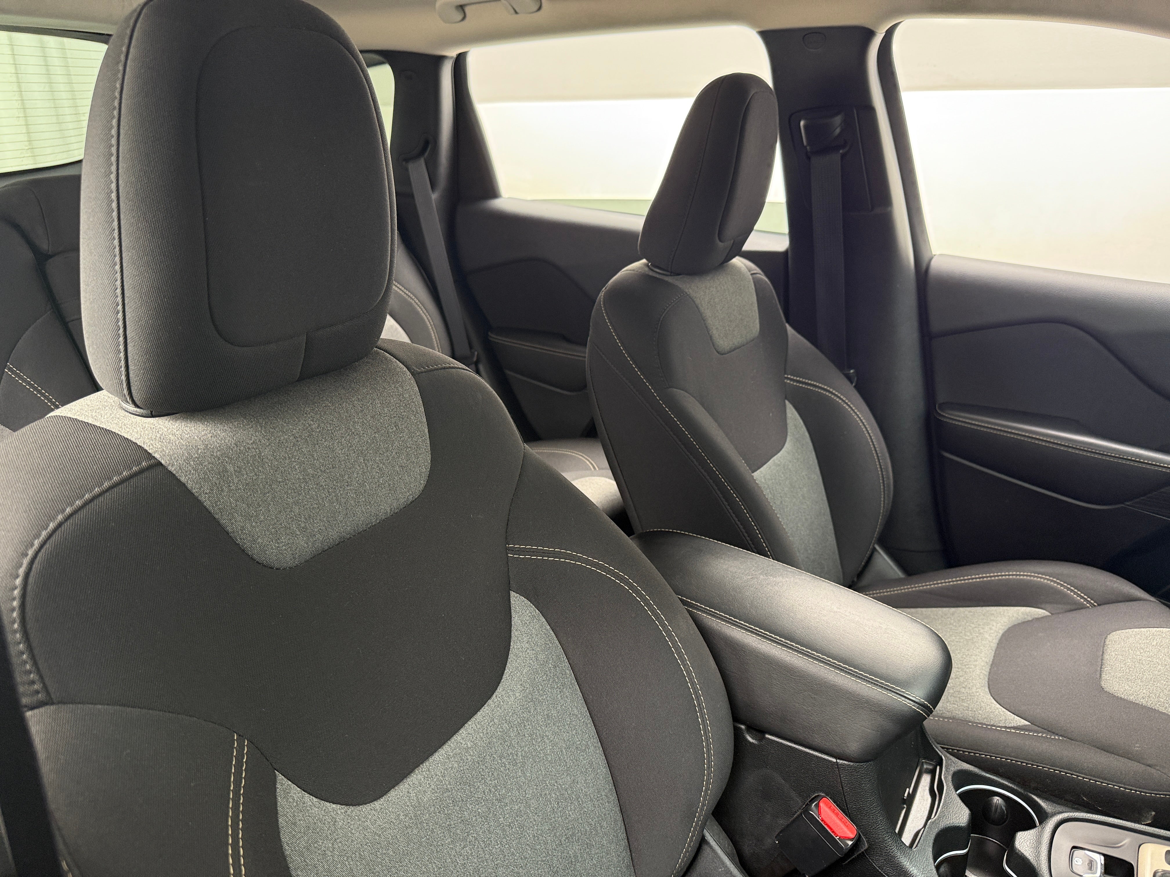 2016 Jeep Cherokee Sport 2
