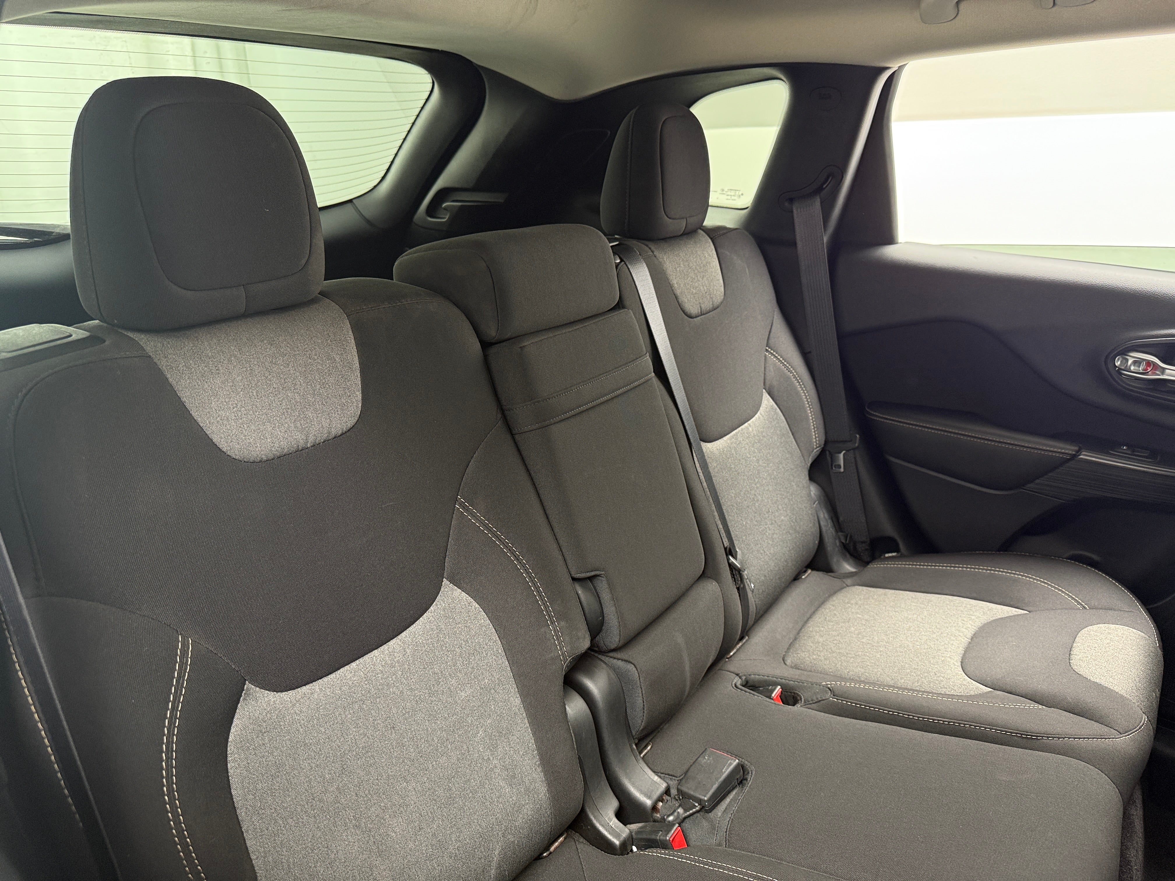 2016 Jeep Cherokee Sport 6