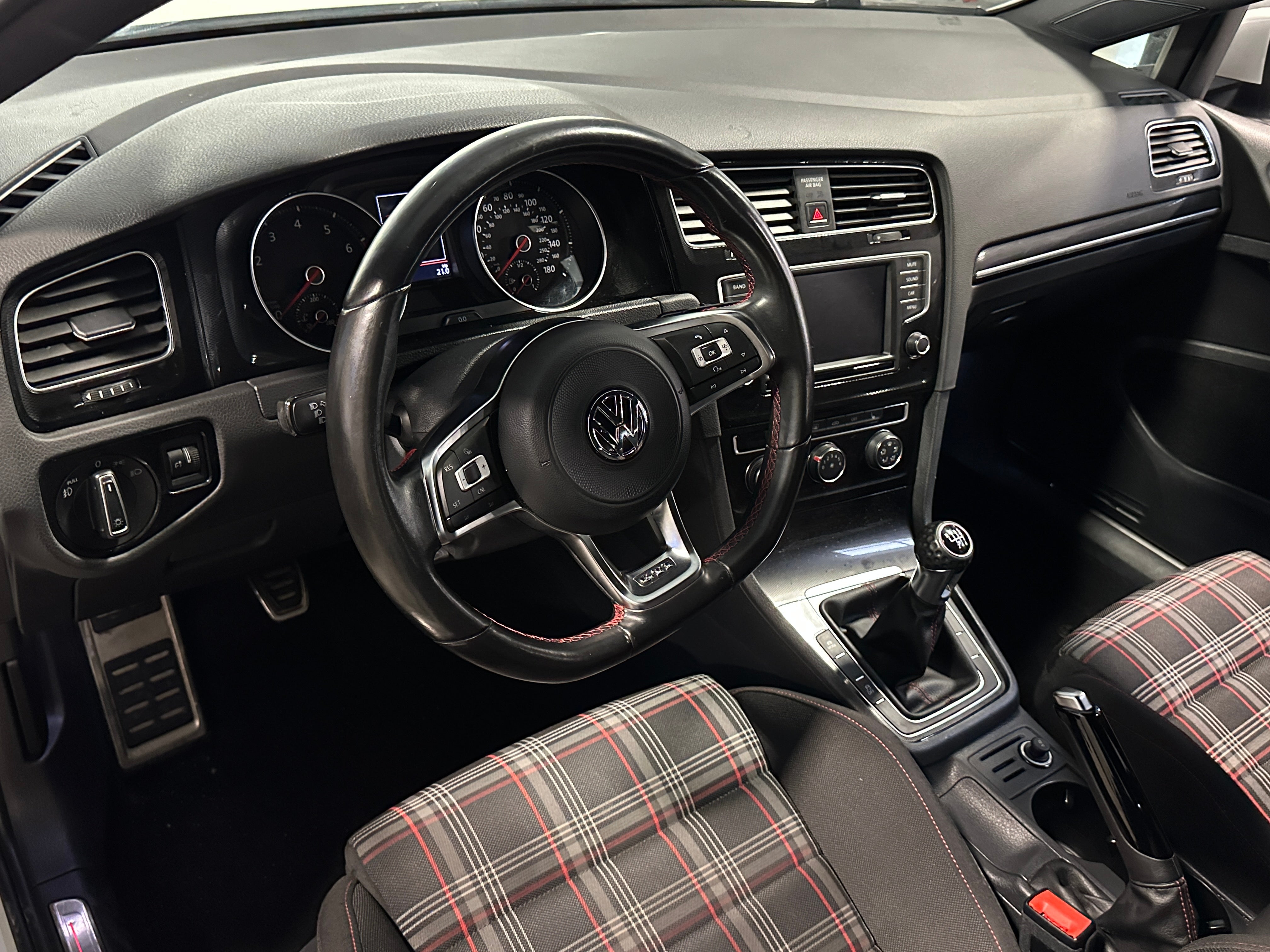 2017 Volkswagen Golf GTI S 3