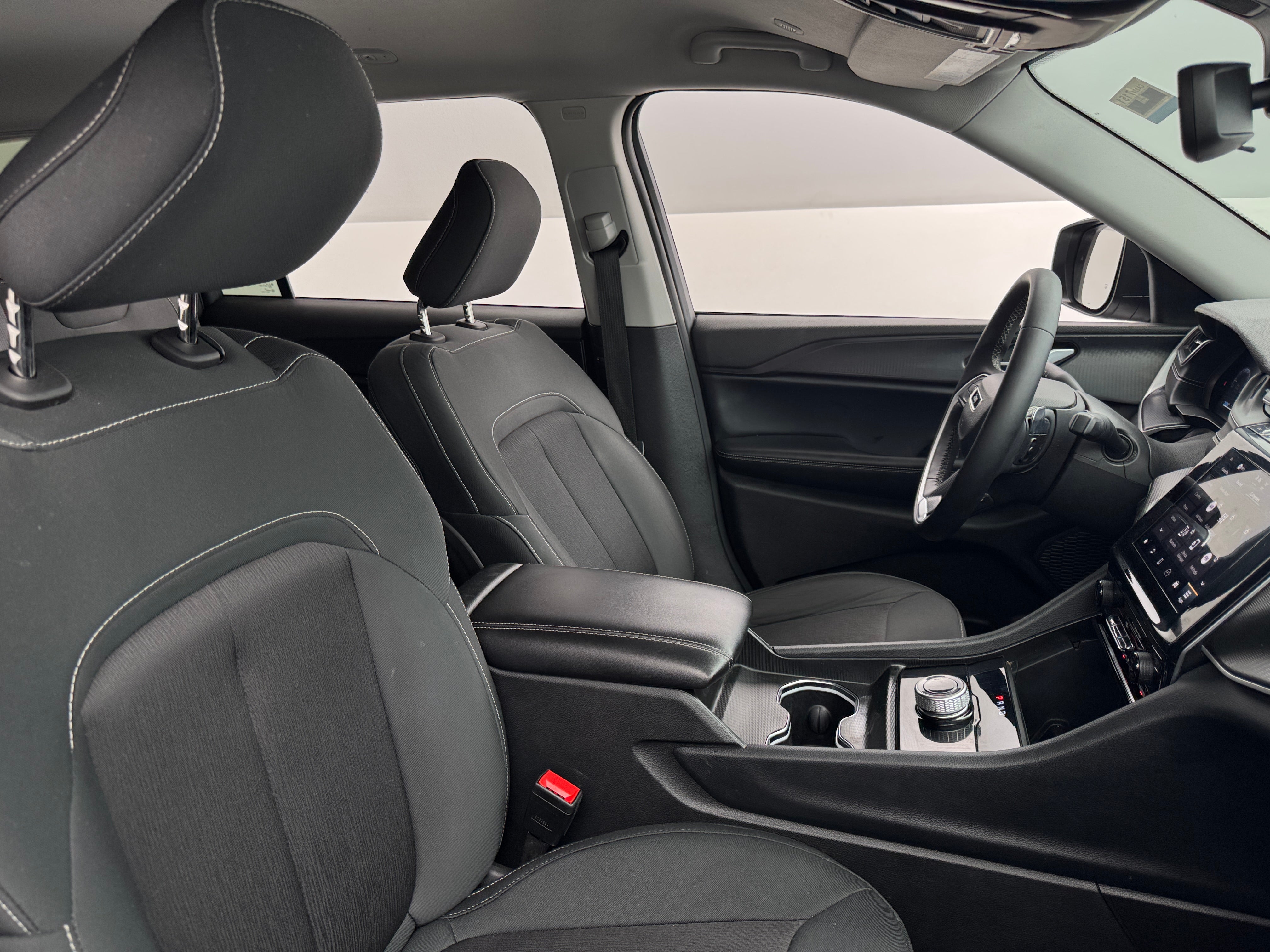 2023 Jeep Grand Cherokee L Laredo 2