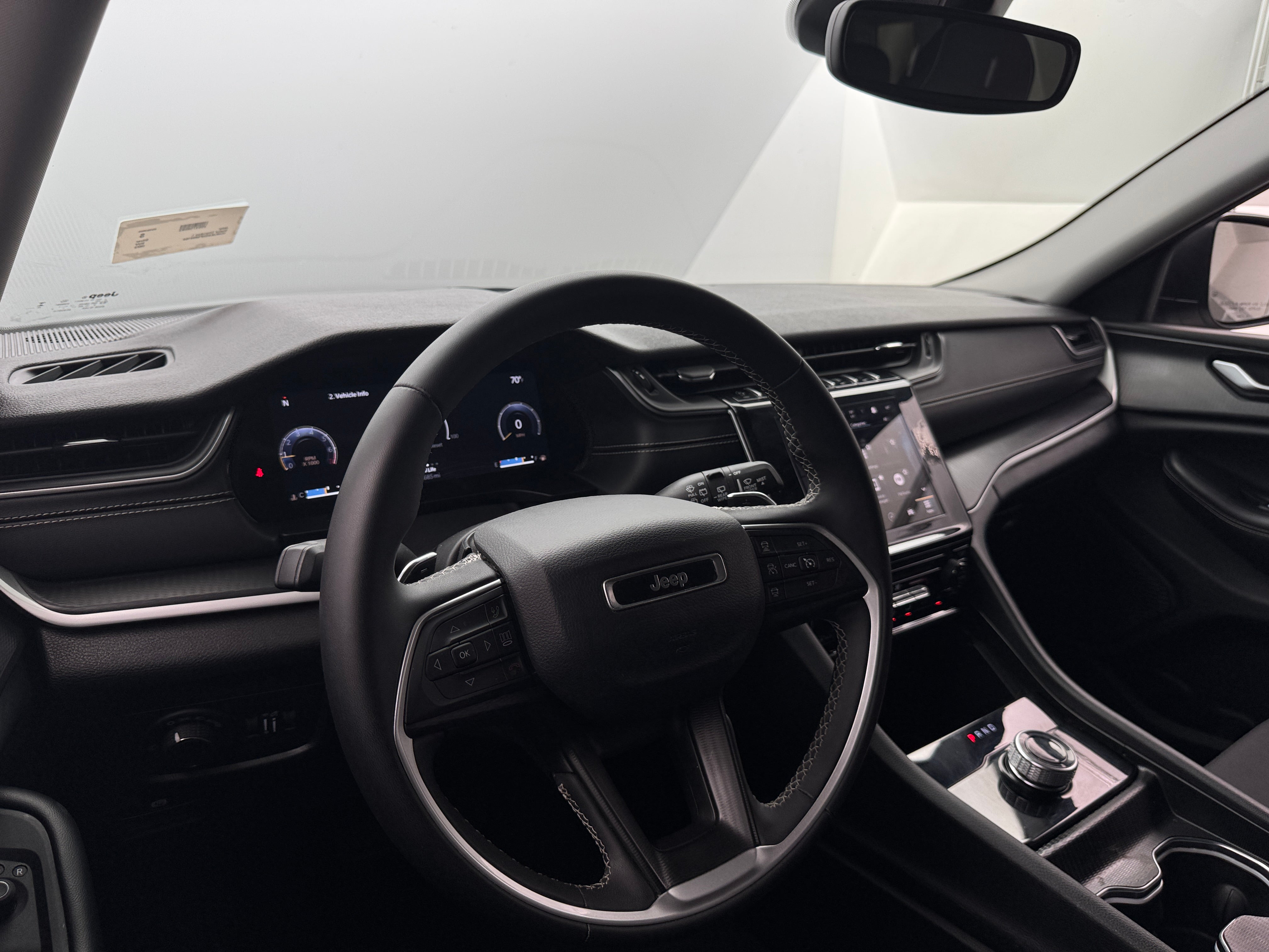 2023 Jeep Grand Cherokee L Laredo 3