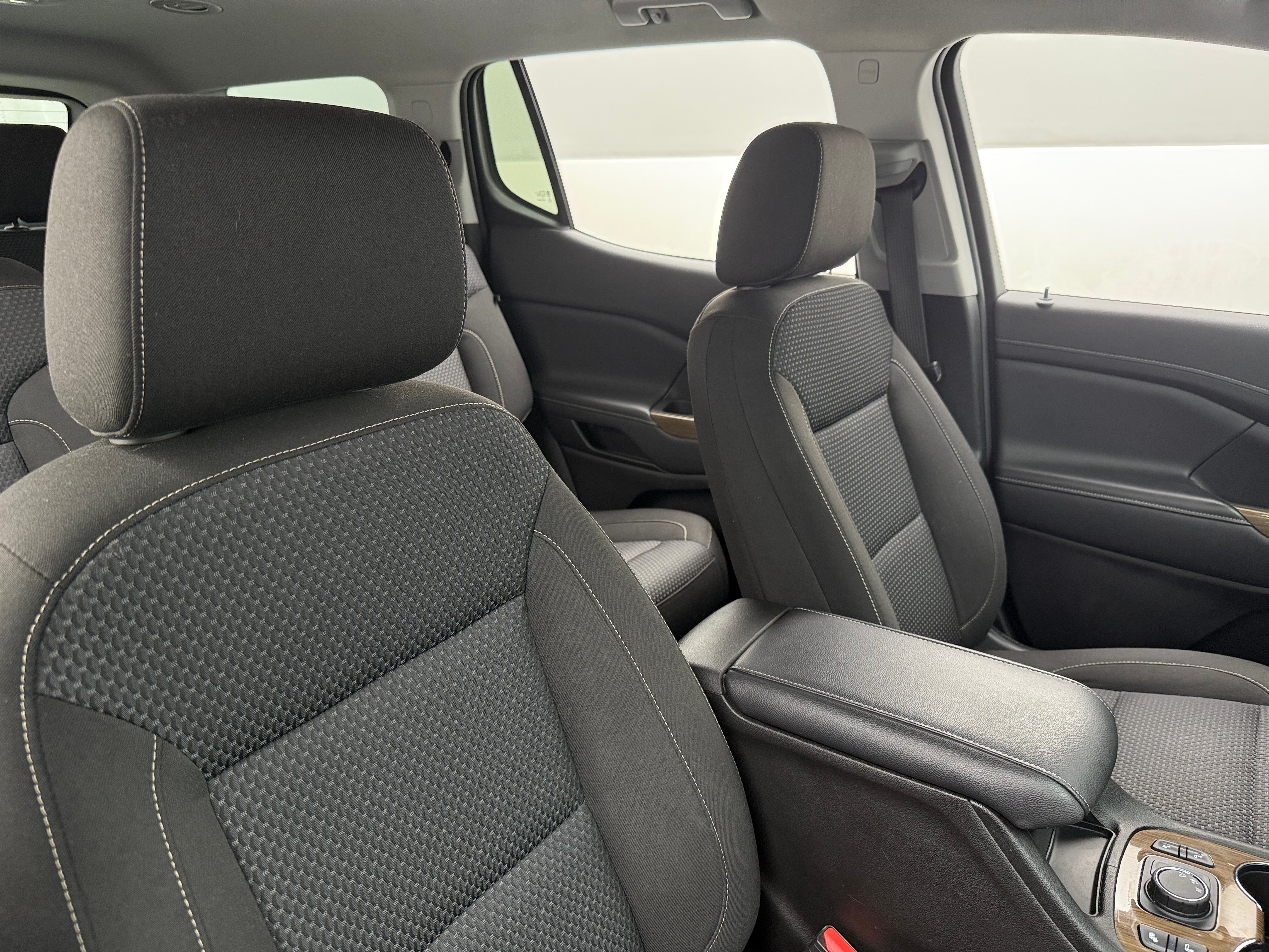 2023 GMC Acadia SLE 2