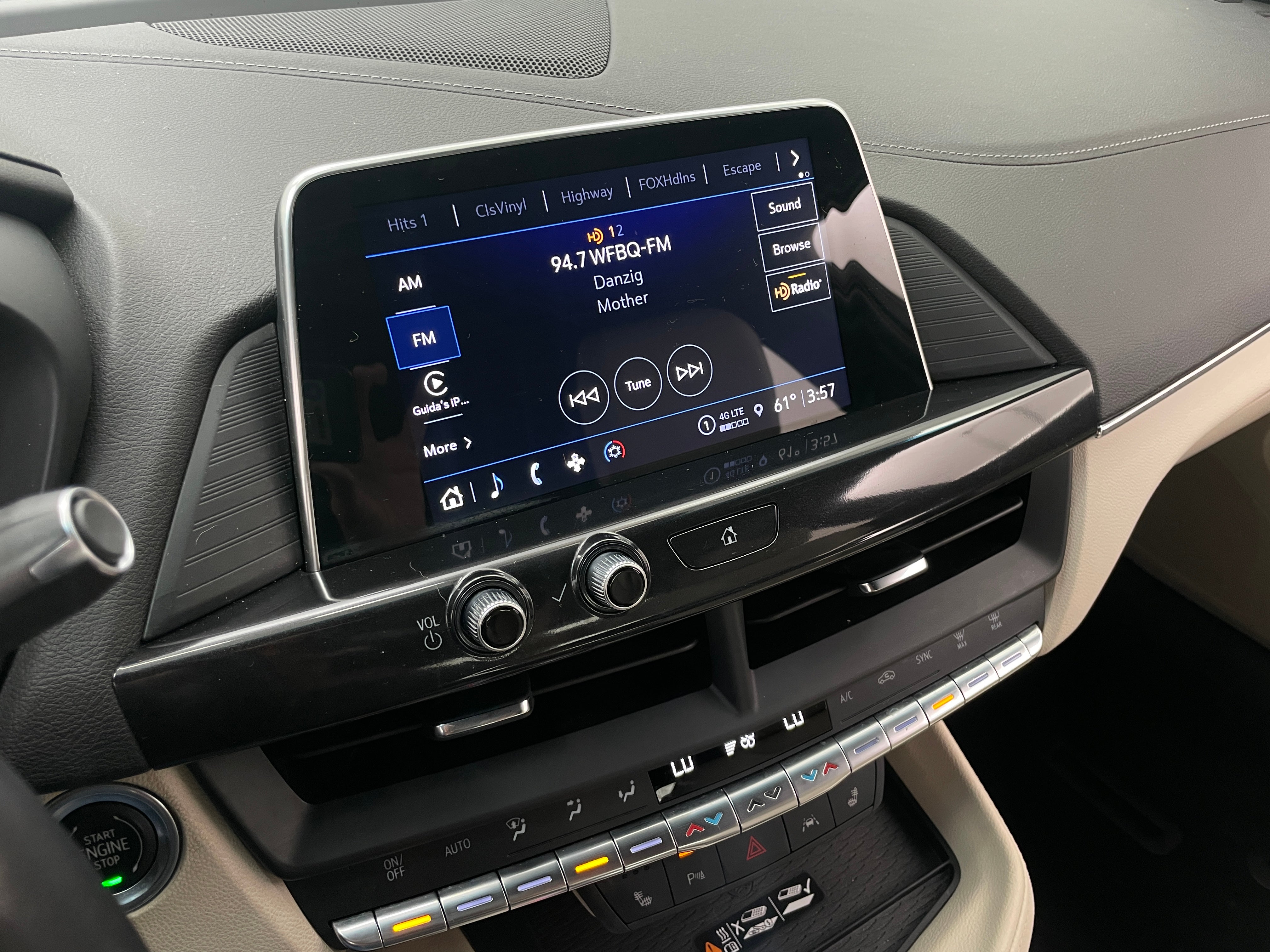 2023 Cadillac CT4 Luxury 3