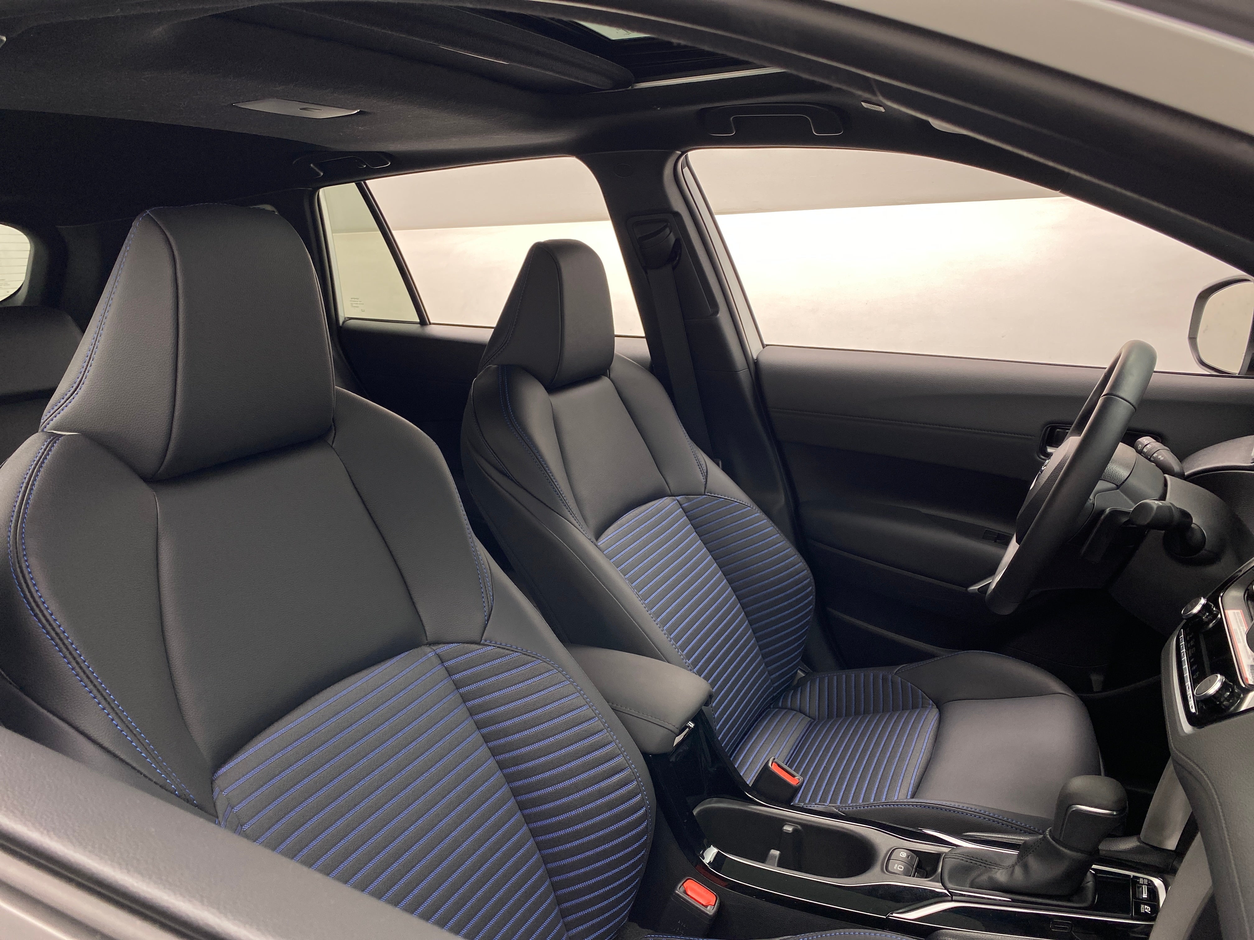 2024 Toyota Corolla Cross XSE 2