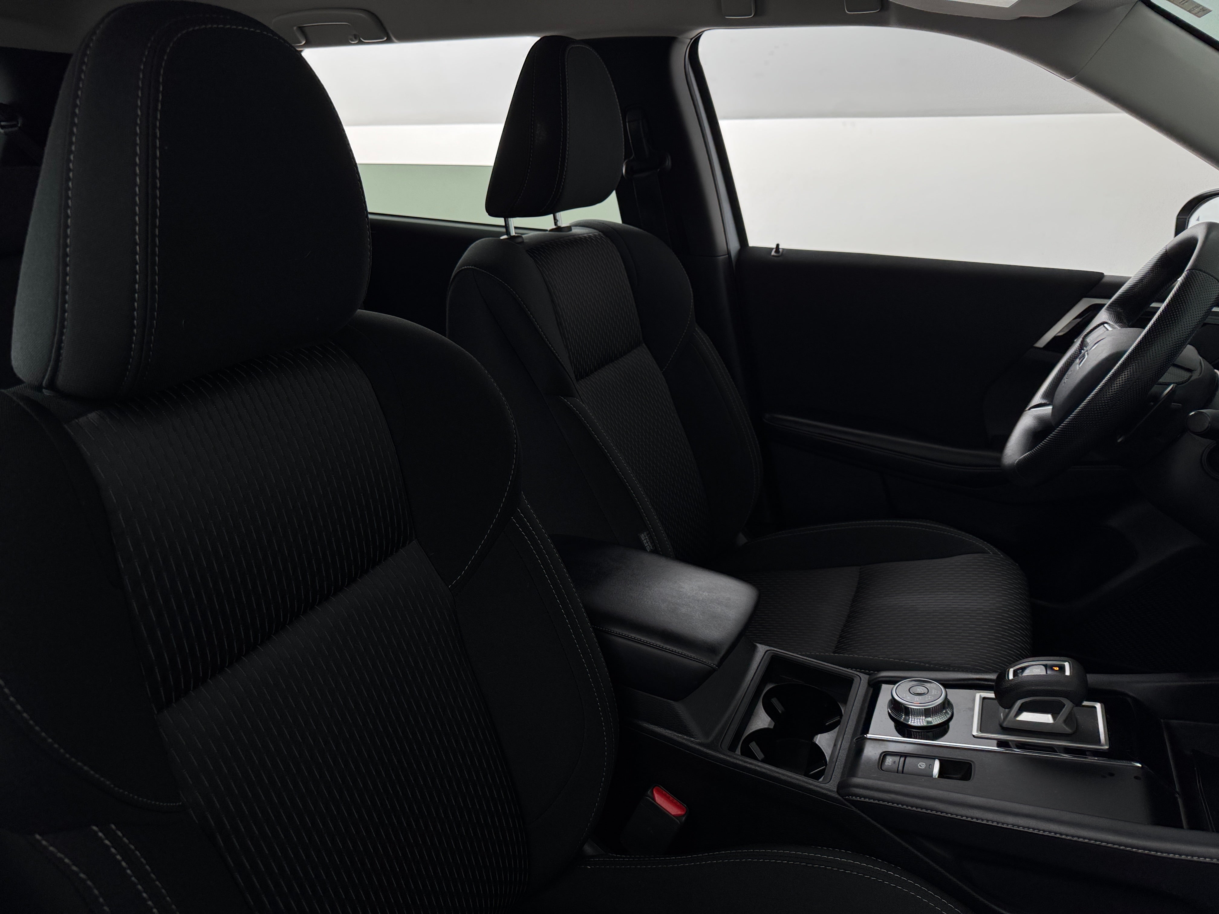 2024 Mitsubishi Outlander ES 2