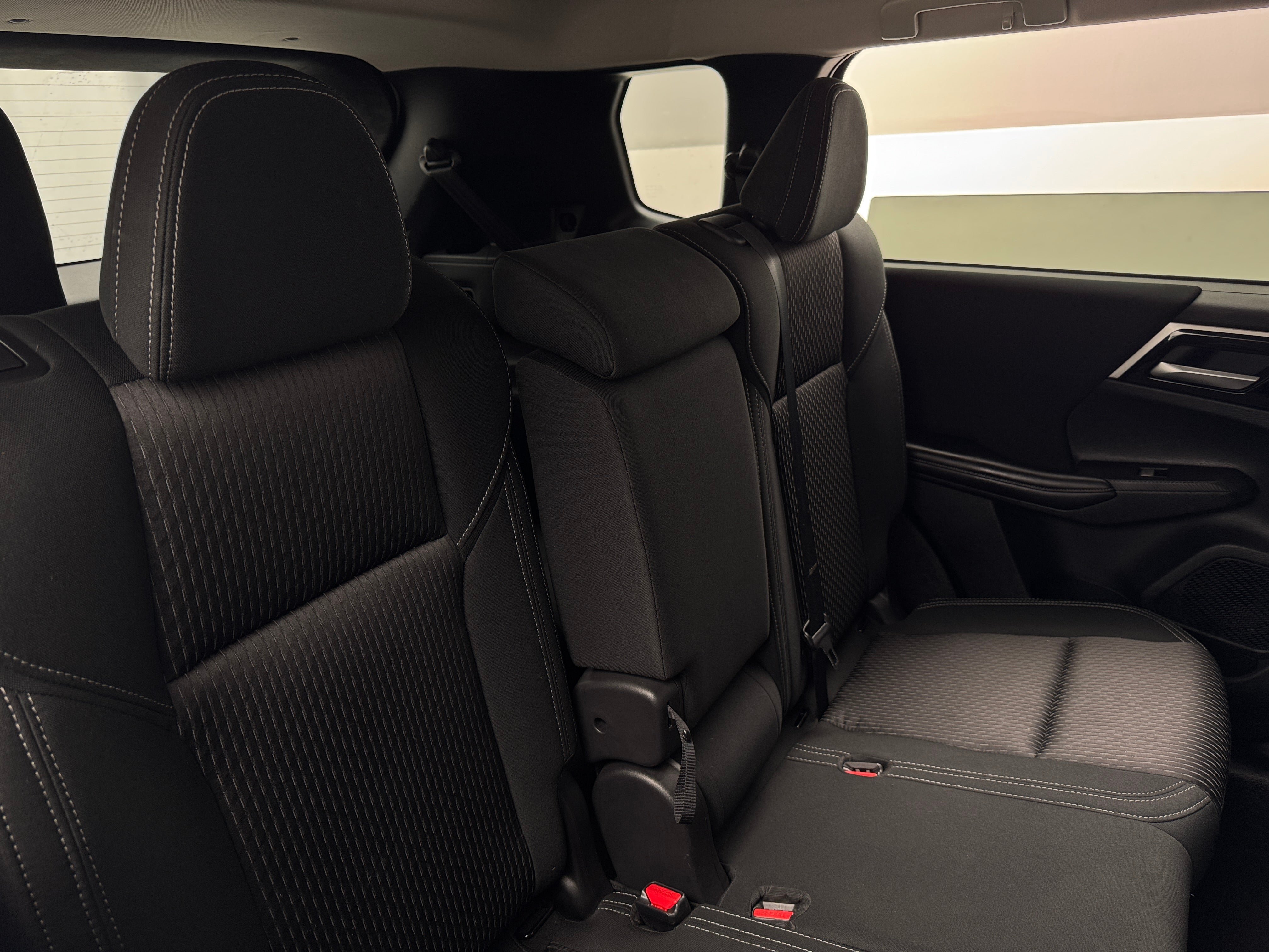 2024 Mitsubishi Outlander ES 6