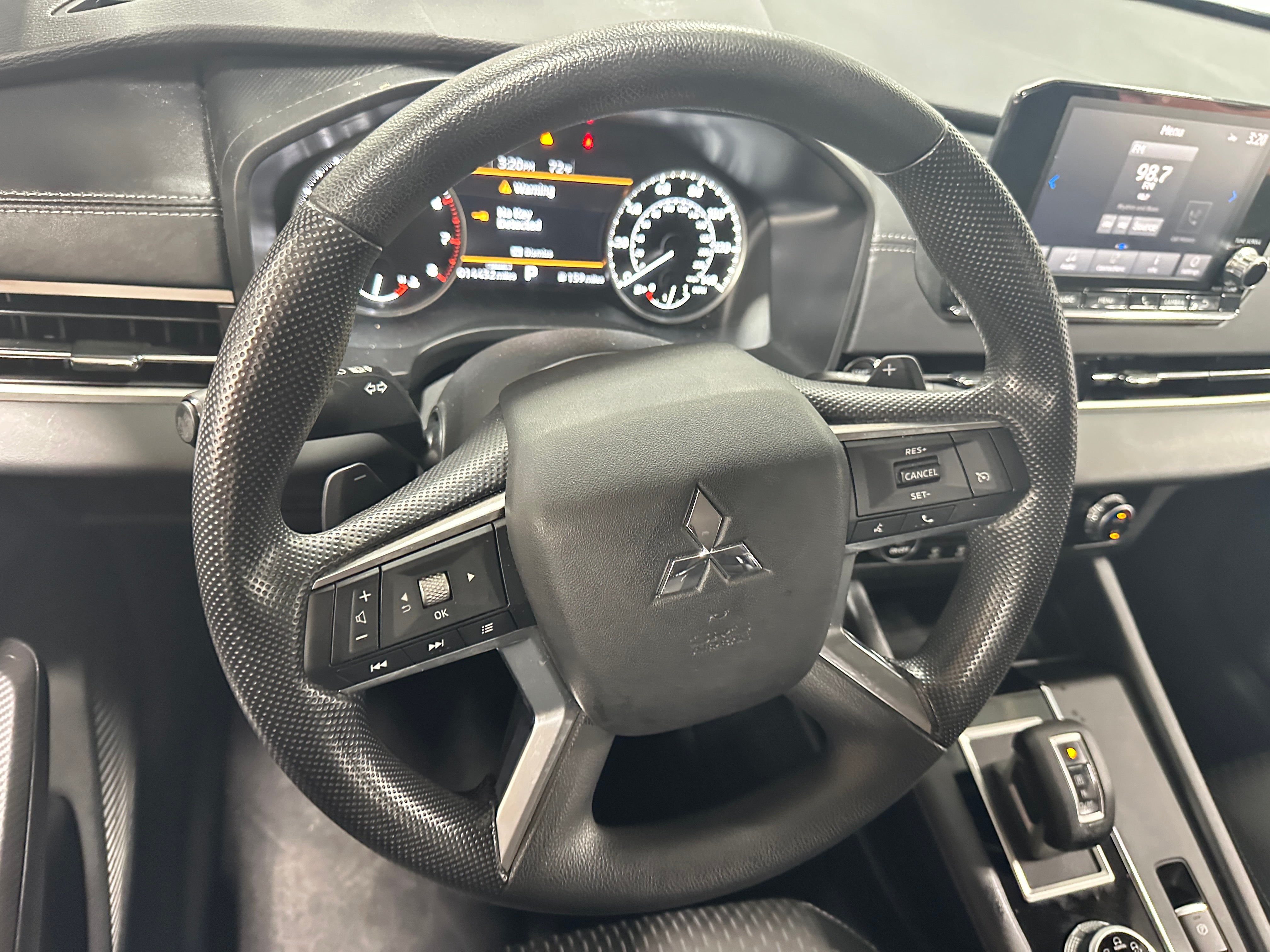 2024 Mitsubishi Outlander ES 5