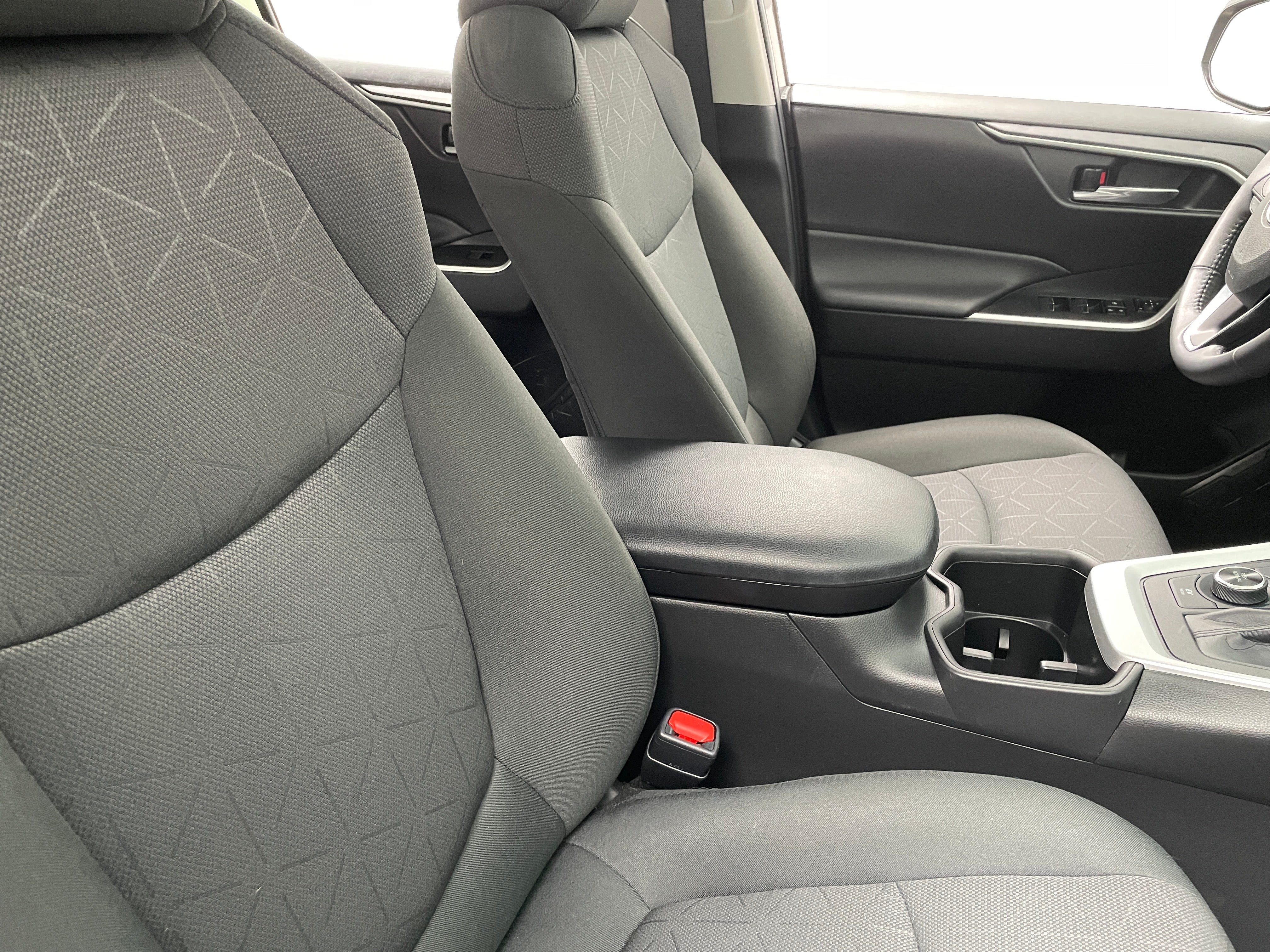 2024 Toyota RAV4 XLE 2
