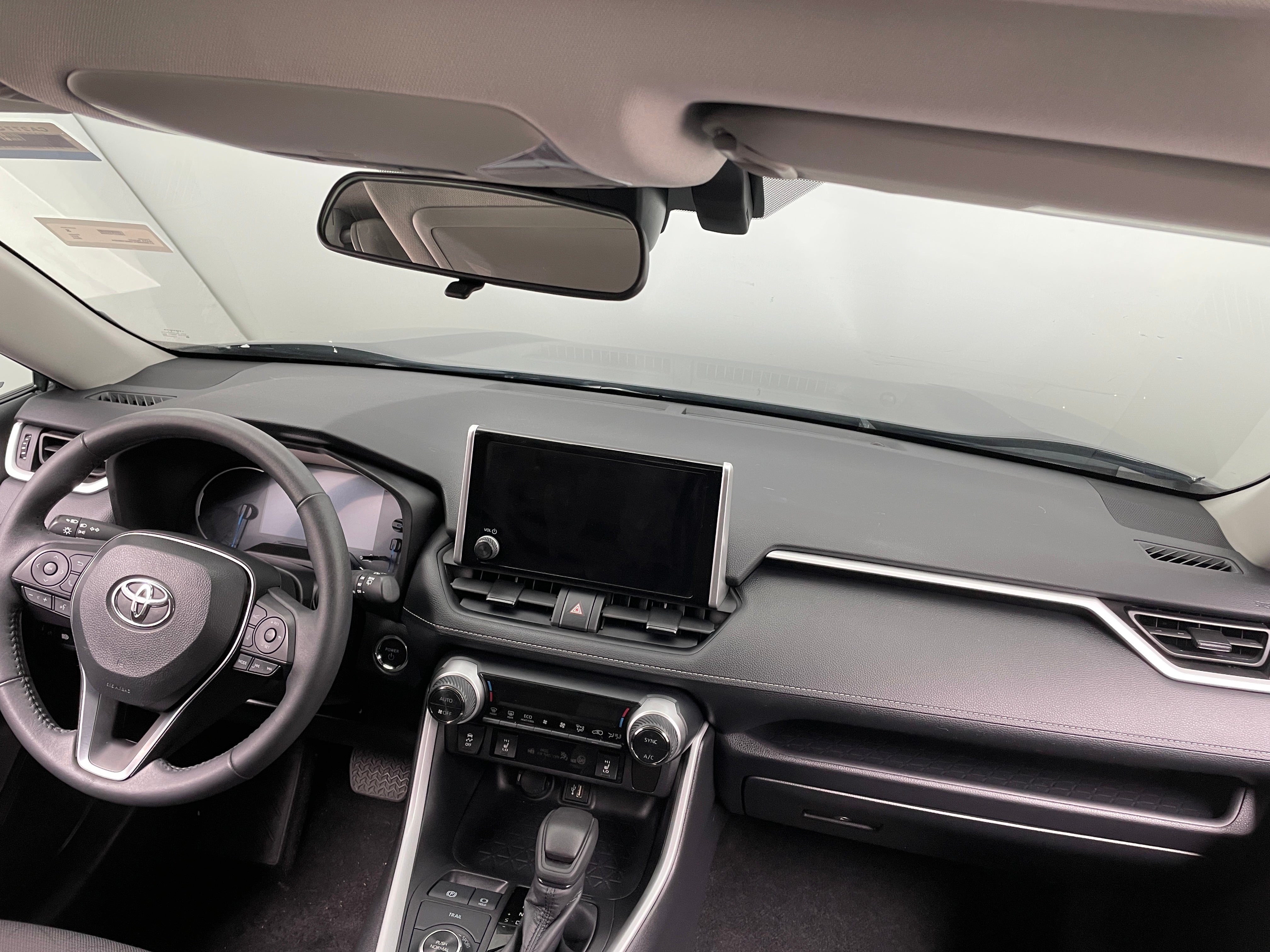 2024 Toyota RAV4 XLE 3