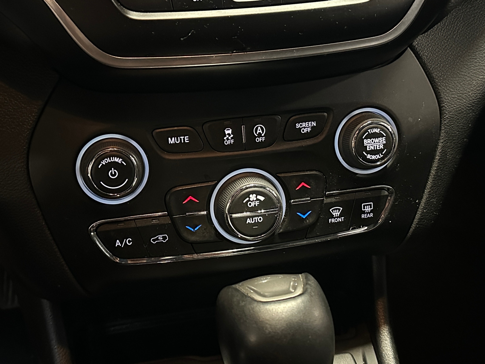 Thumbnail: 2021 Jeep Cherokee - 3