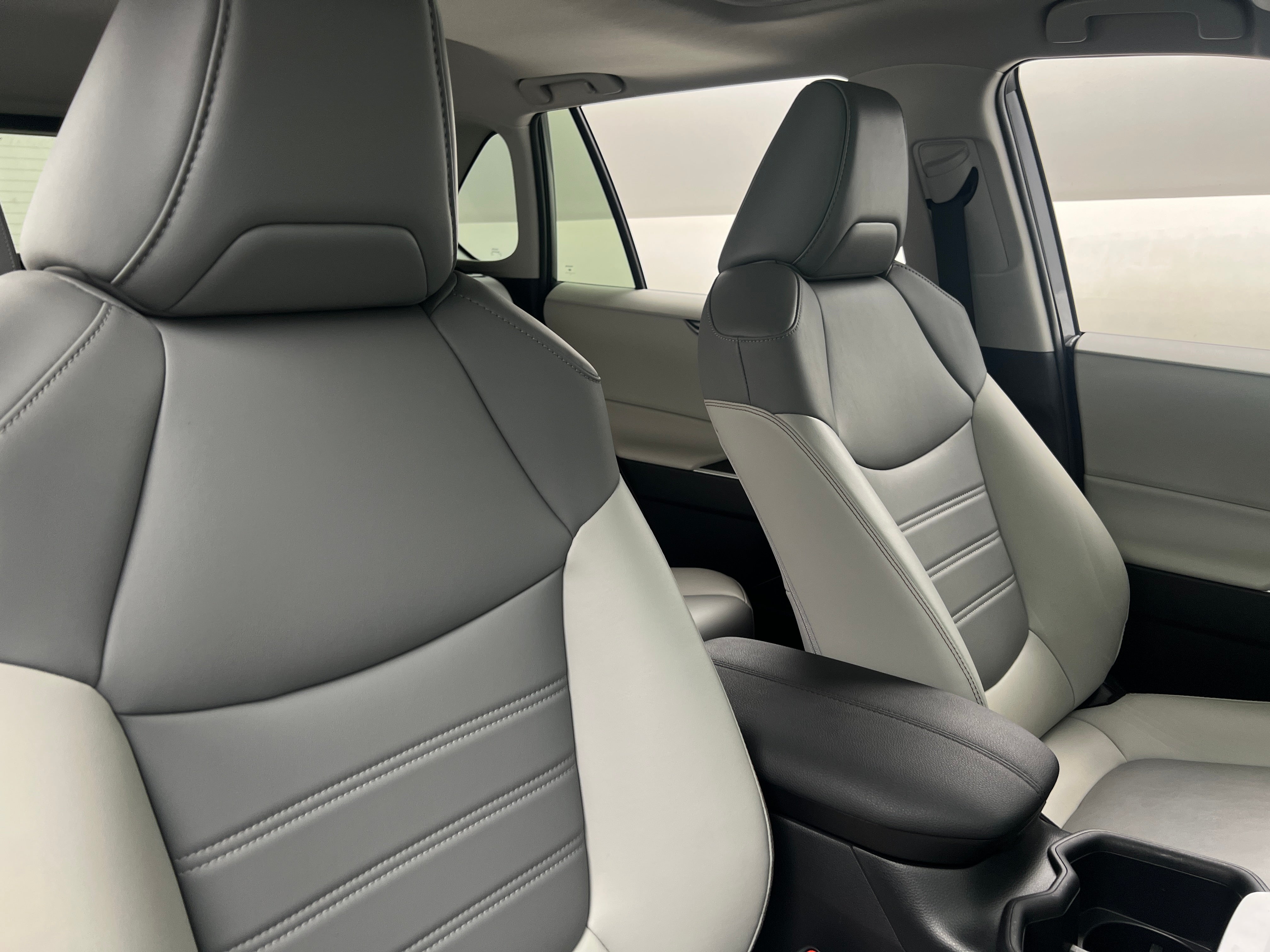 2022 Toyota RAV4 XLE Premium 2