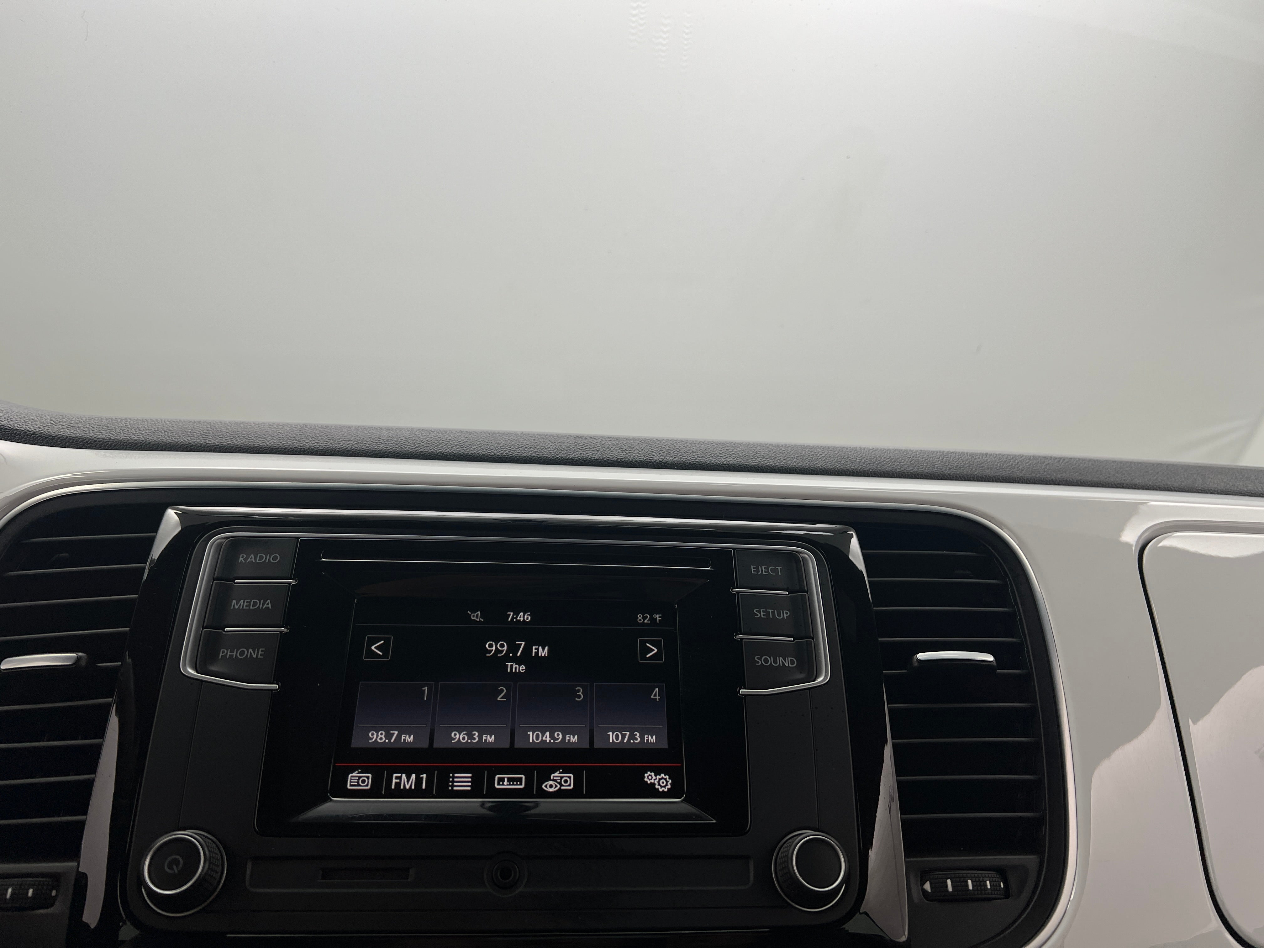 2018 Volkswagen Beetle S 4