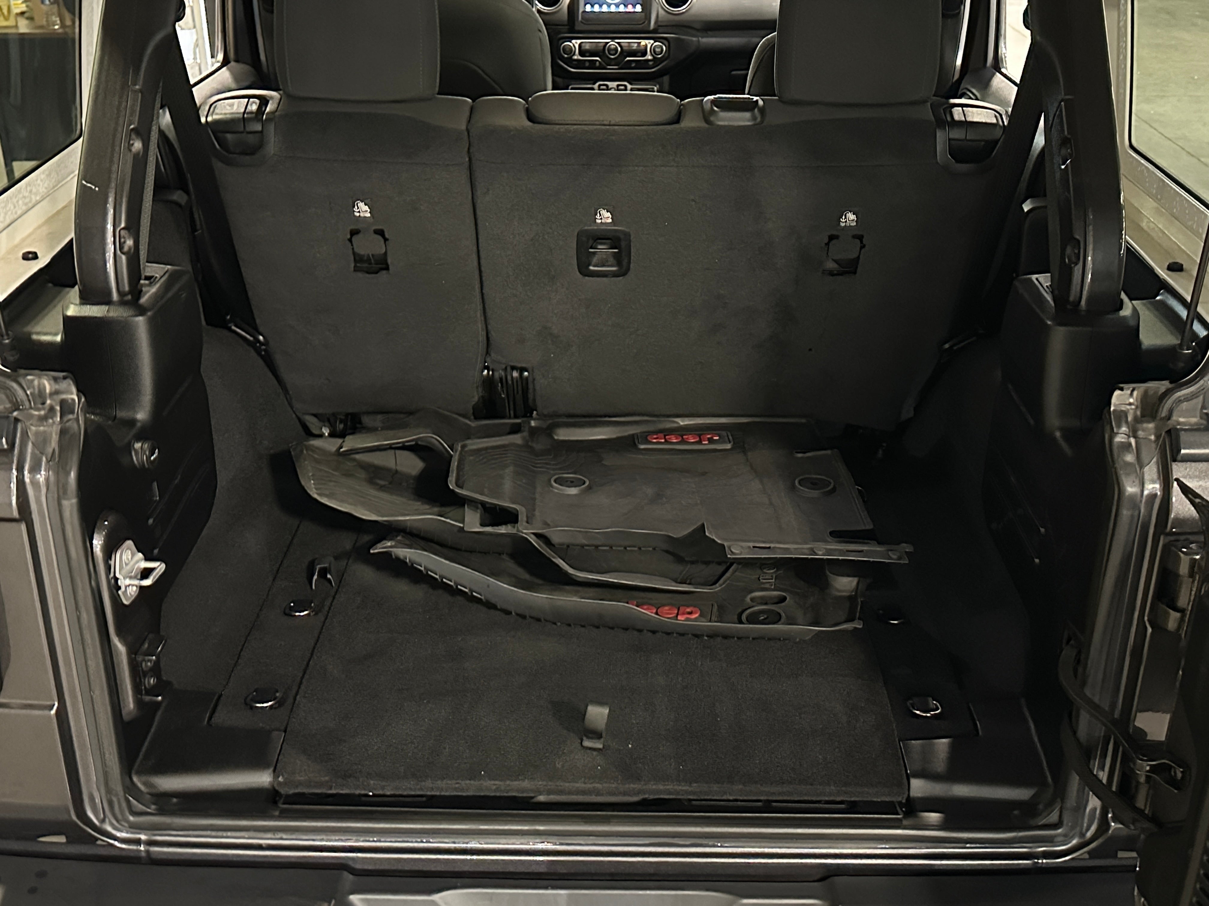 2020 Jeep Wrangler Unlimited Sahara 7