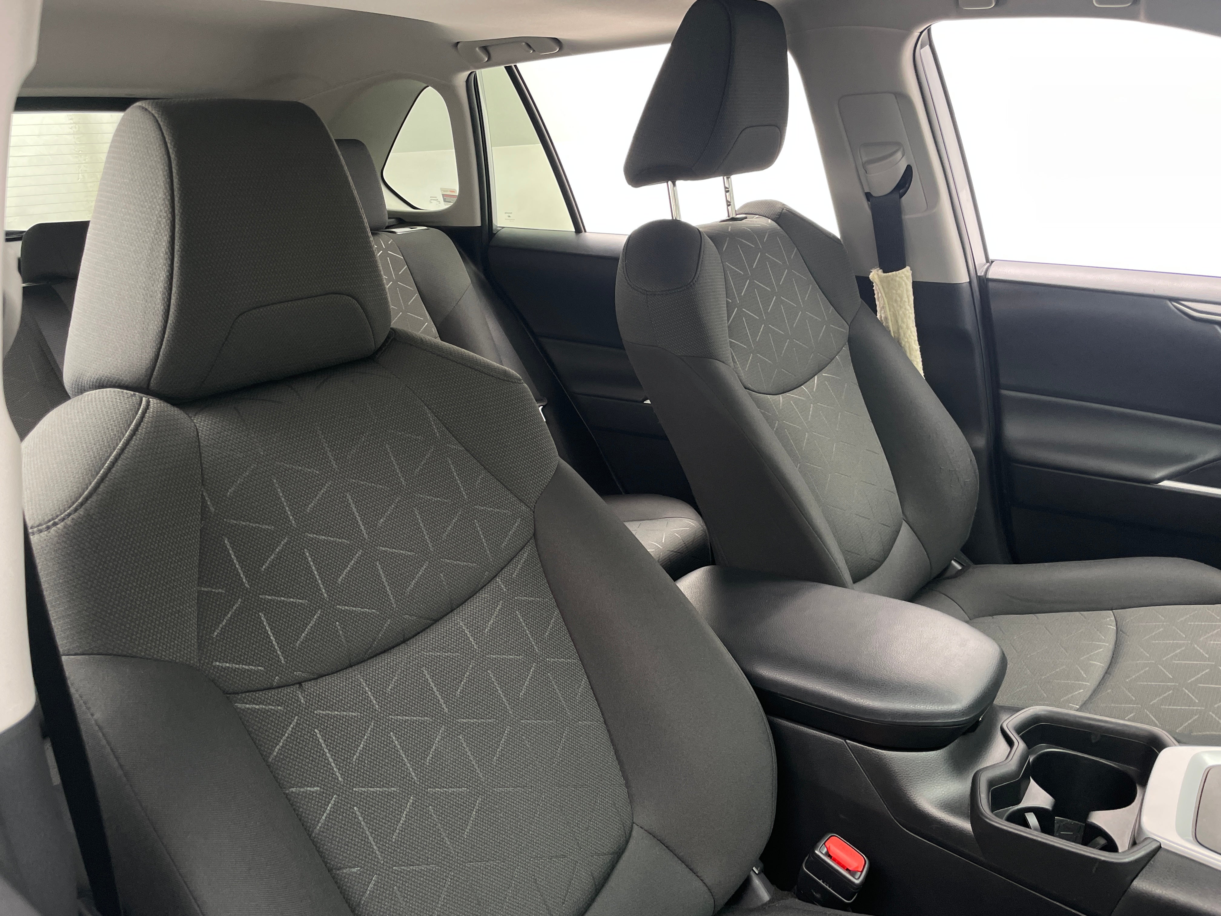 2021 Toyota RAV4 XLE 2