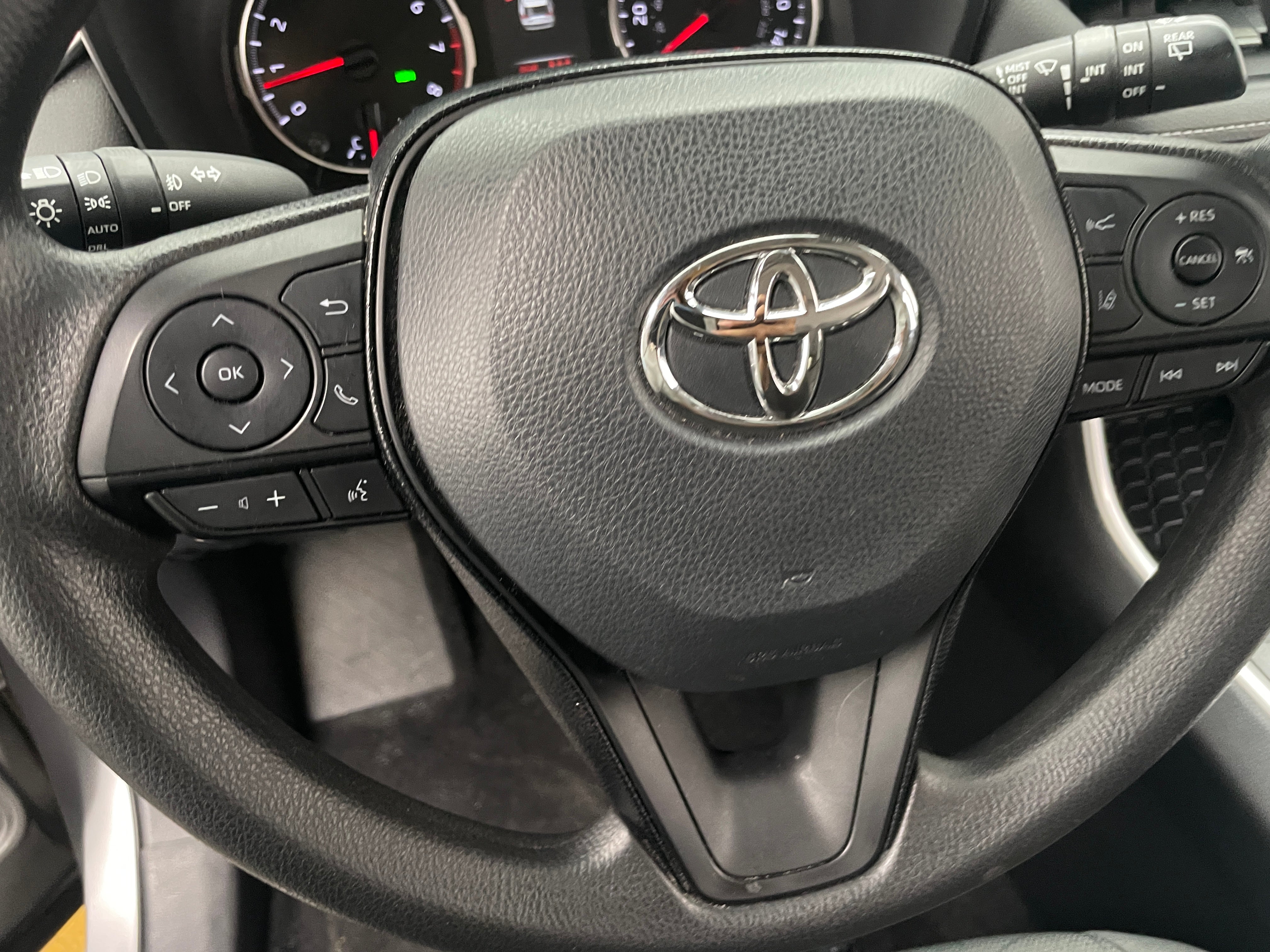 2021 Toyota RAV4 XLE 5