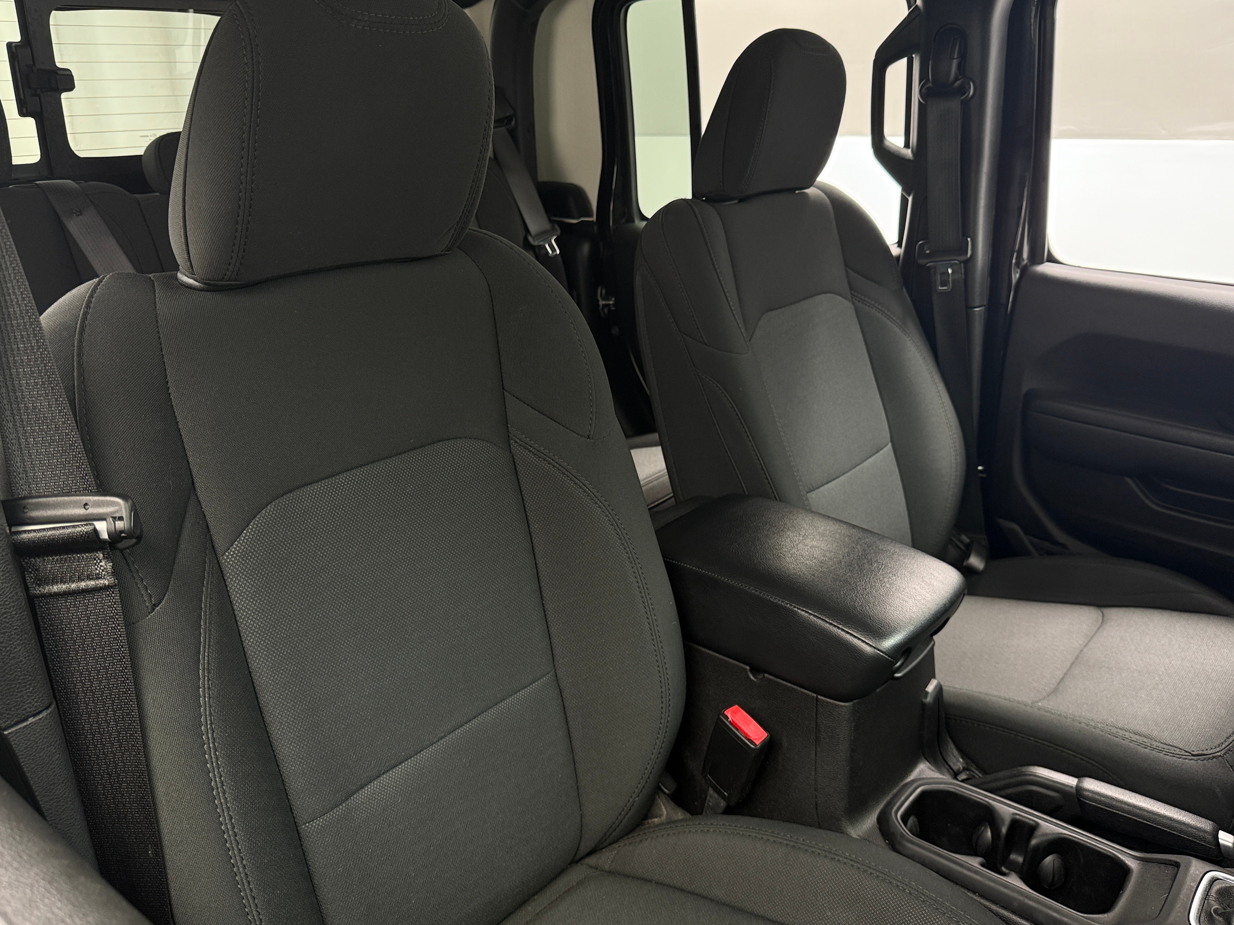2022 Jeep Gladiator Altitude 2