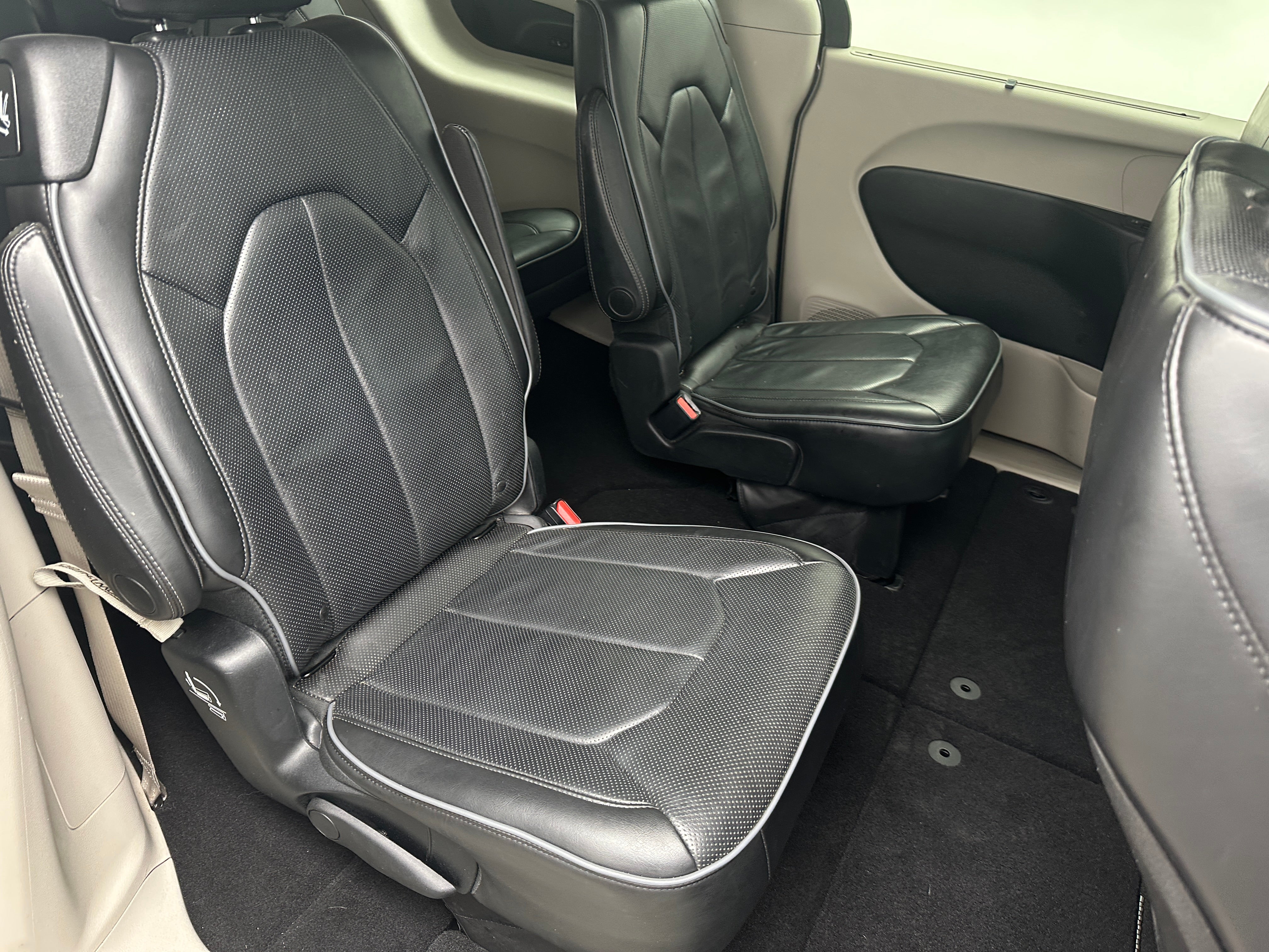 2017 Chrysler Pacifica Limited 5