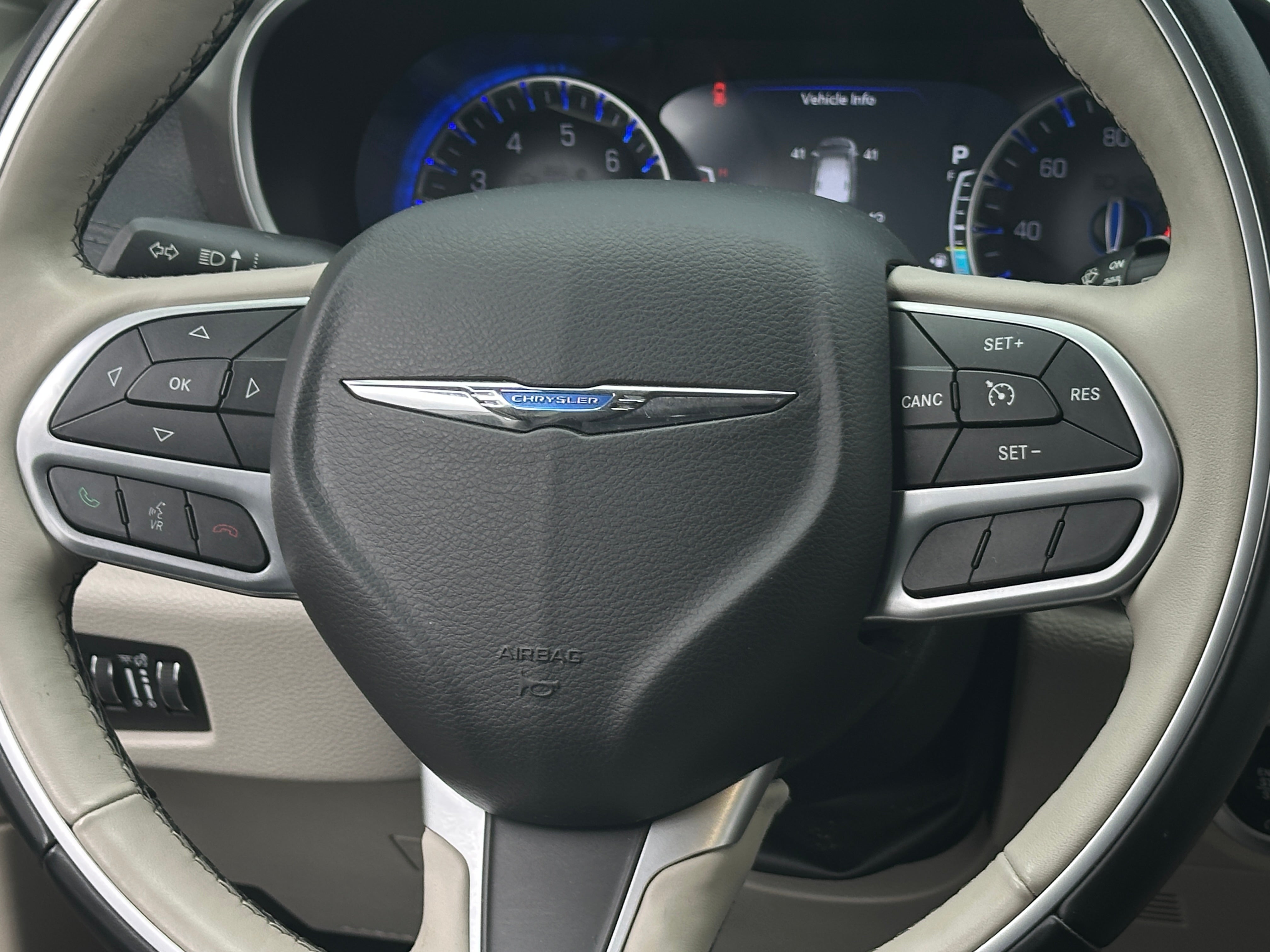2017 Chrysler Pacifica Limited 4