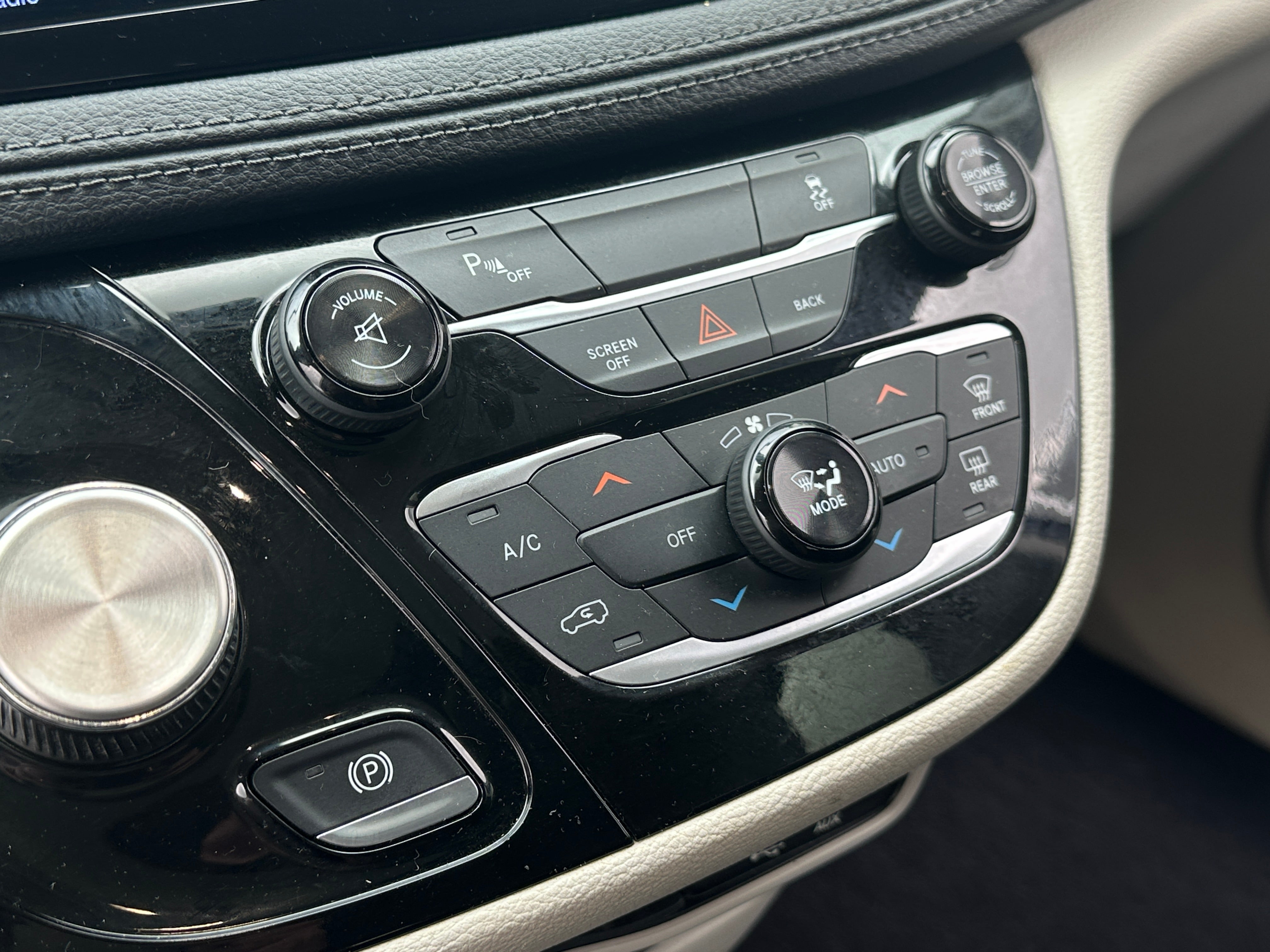 2017 Chrysler Pacifica Limited 3