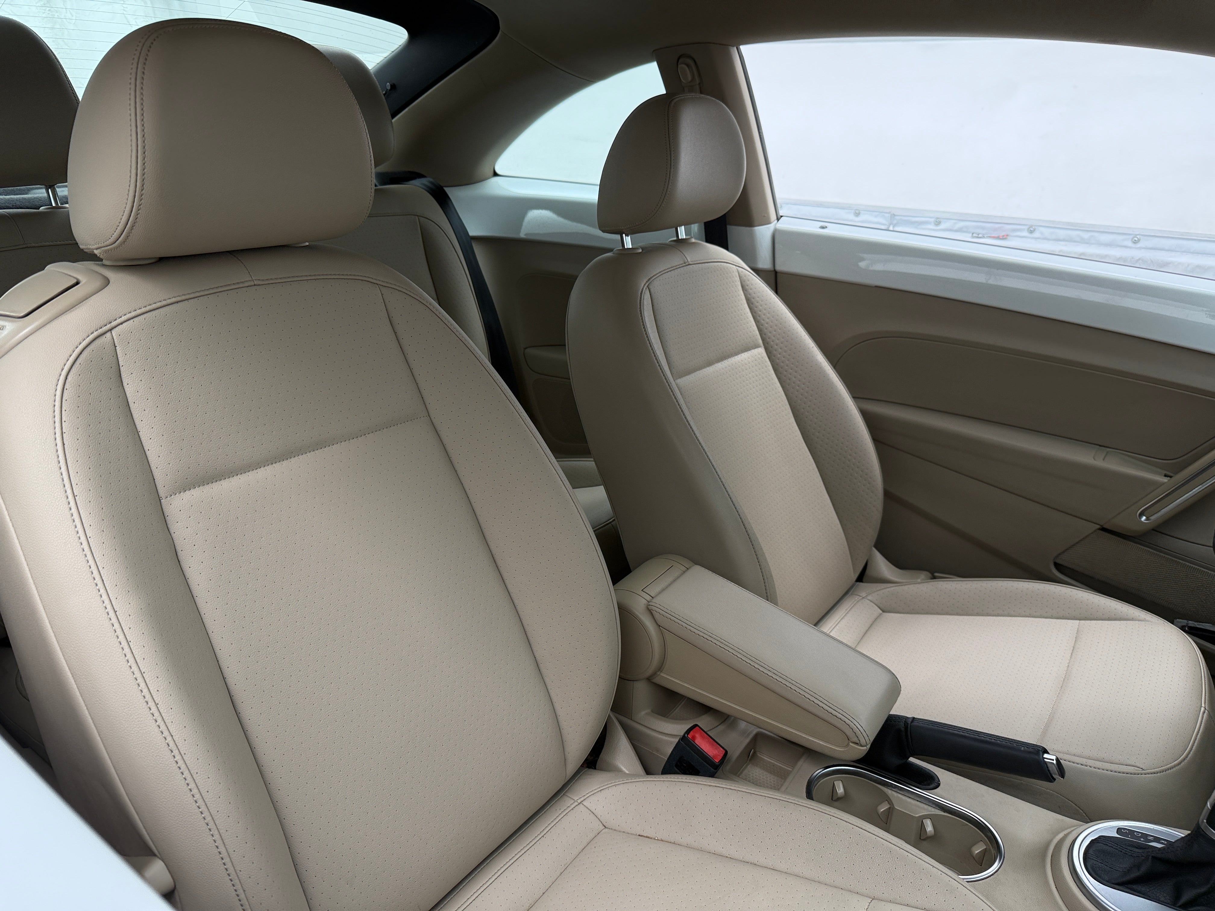 2016 Volkswagen Beetle SE 2