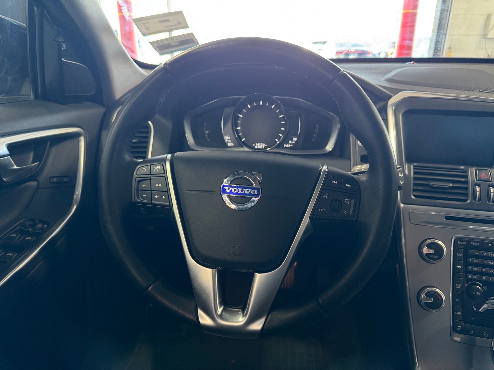 Thumbnail: 2017 Volvo XC60 - 4