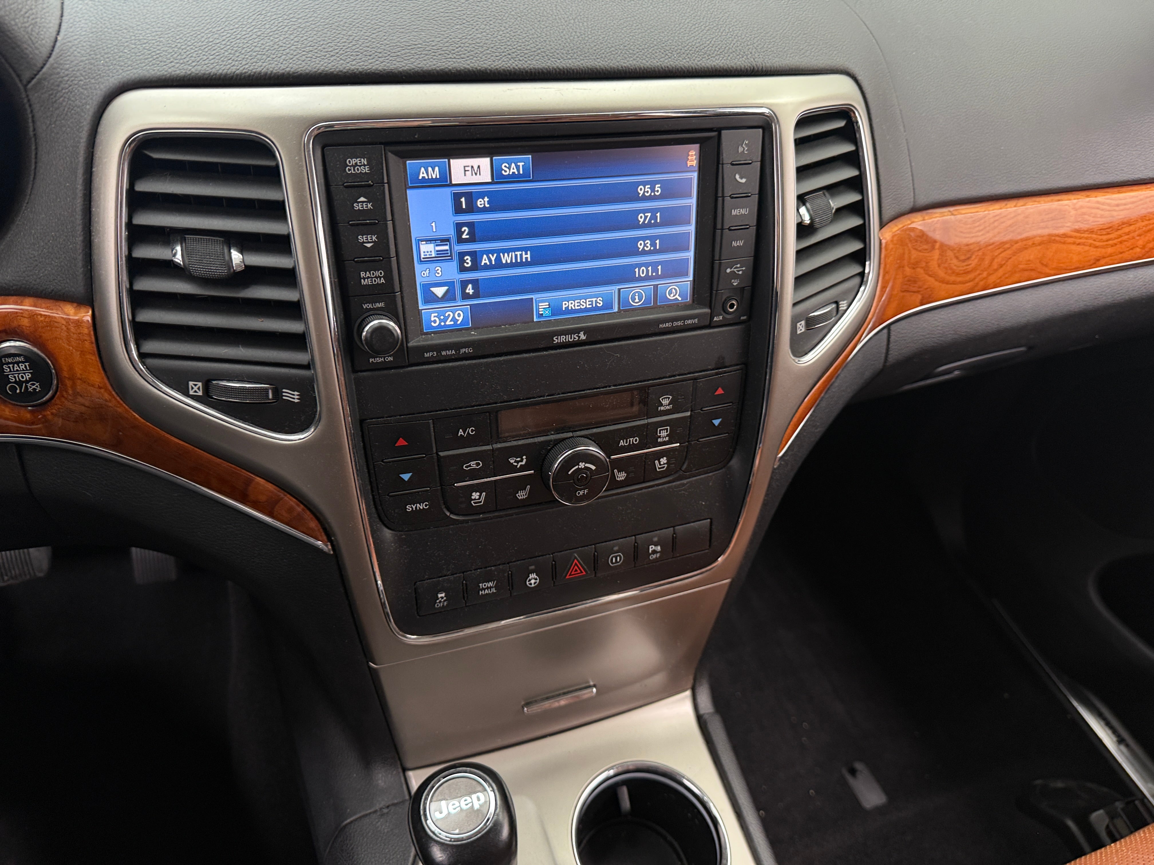 2012 Jeep Grand Cherokee Overland 3