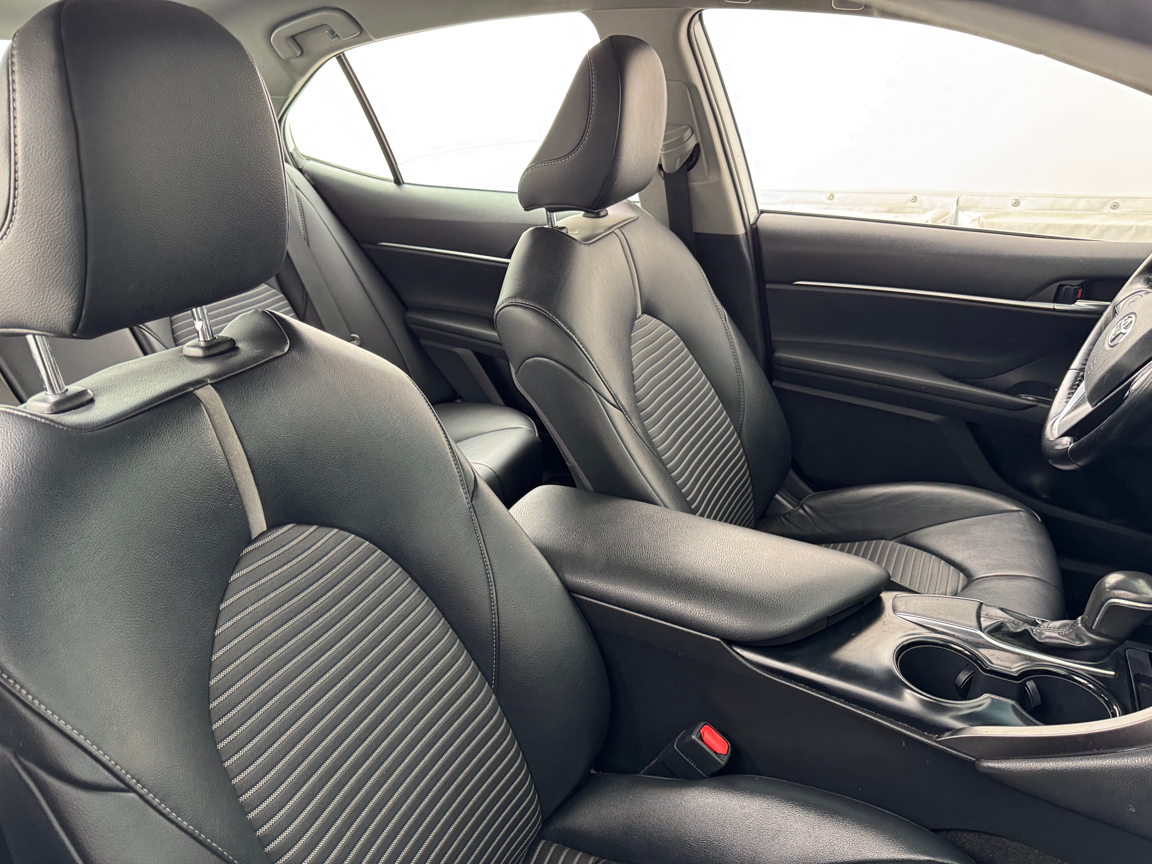2019 Toyota Camry SE 2