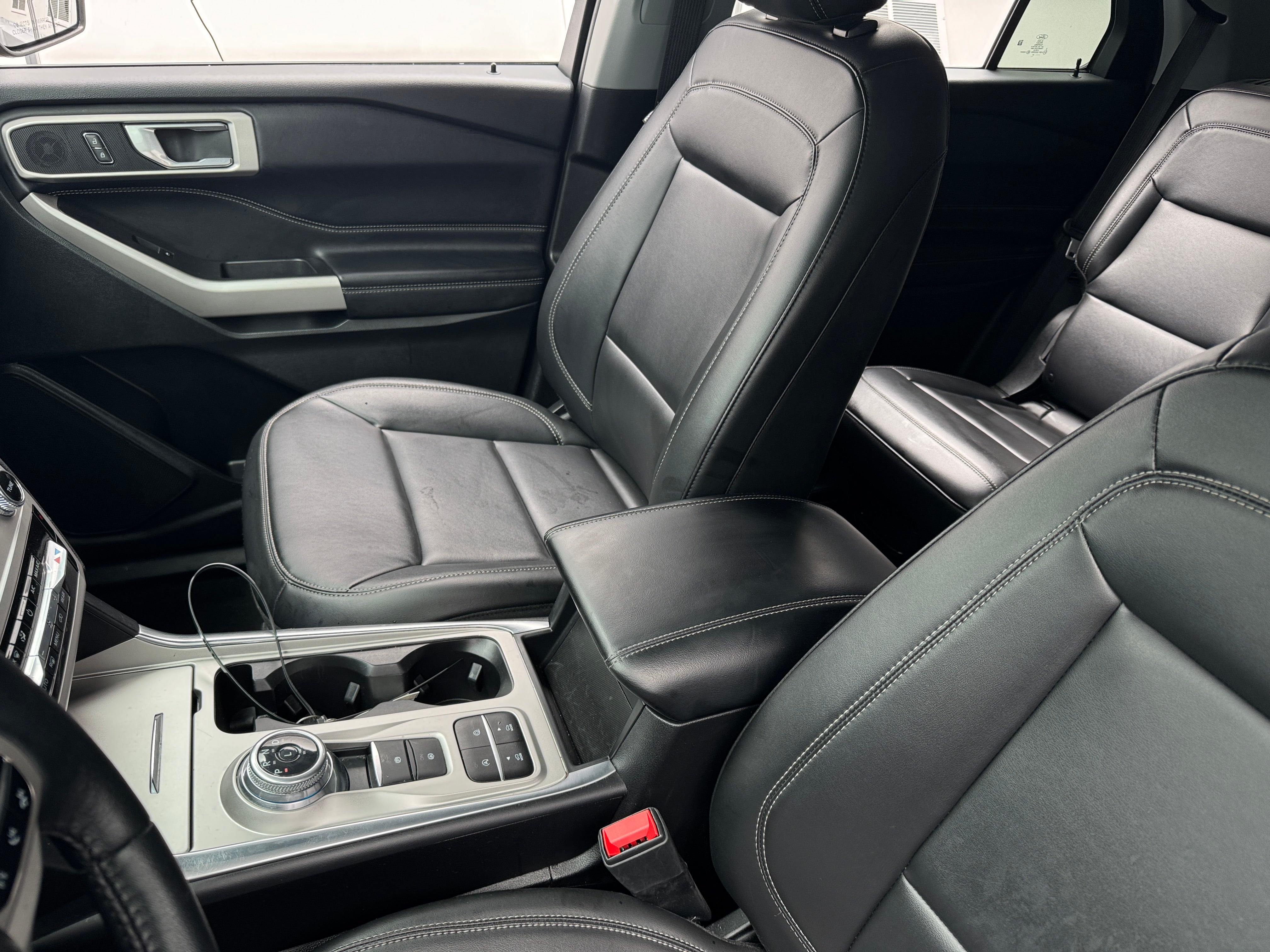 2024 Ford Explorer XLT 2