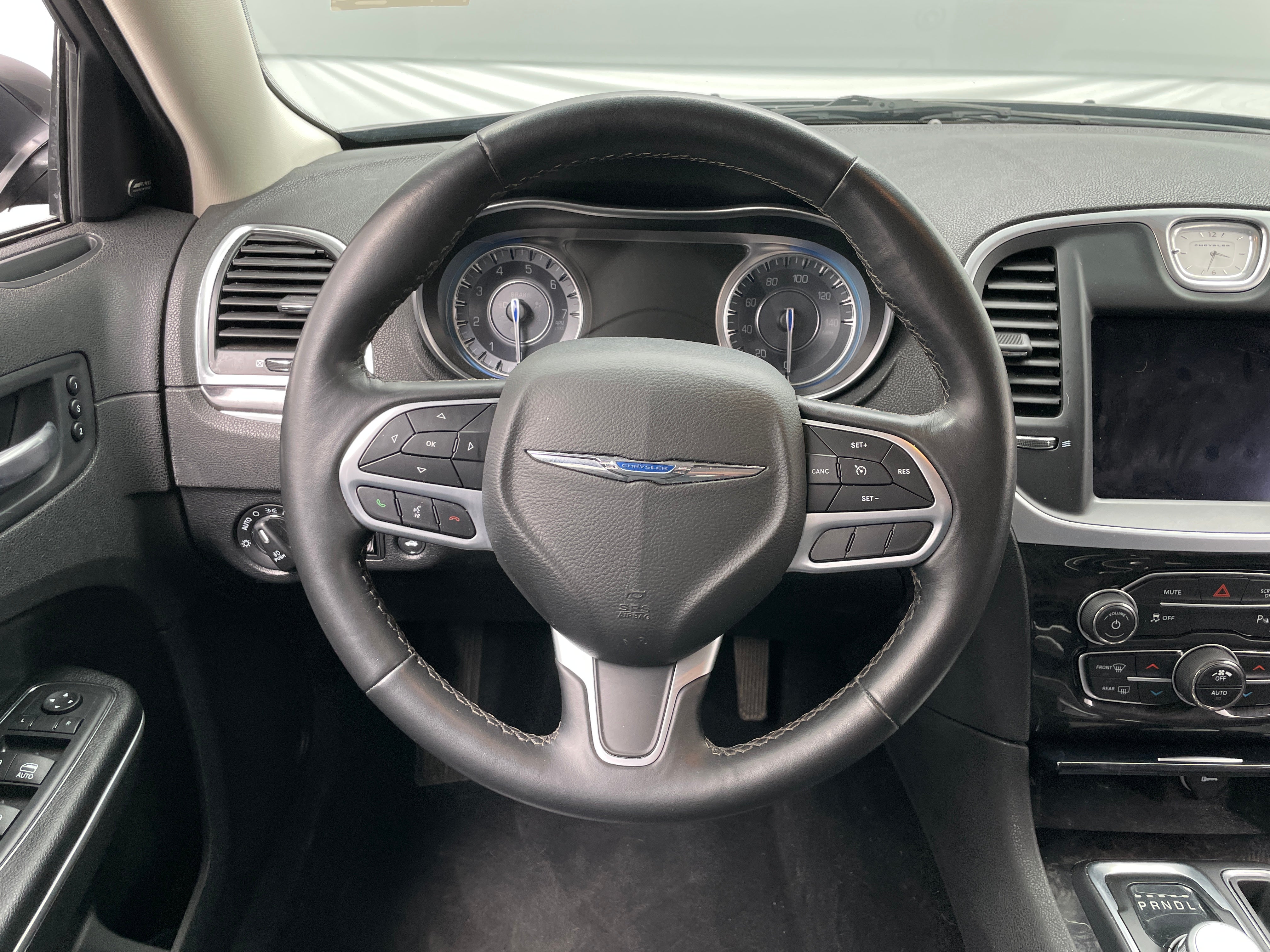 2022 Chrysler 300 Touring 4