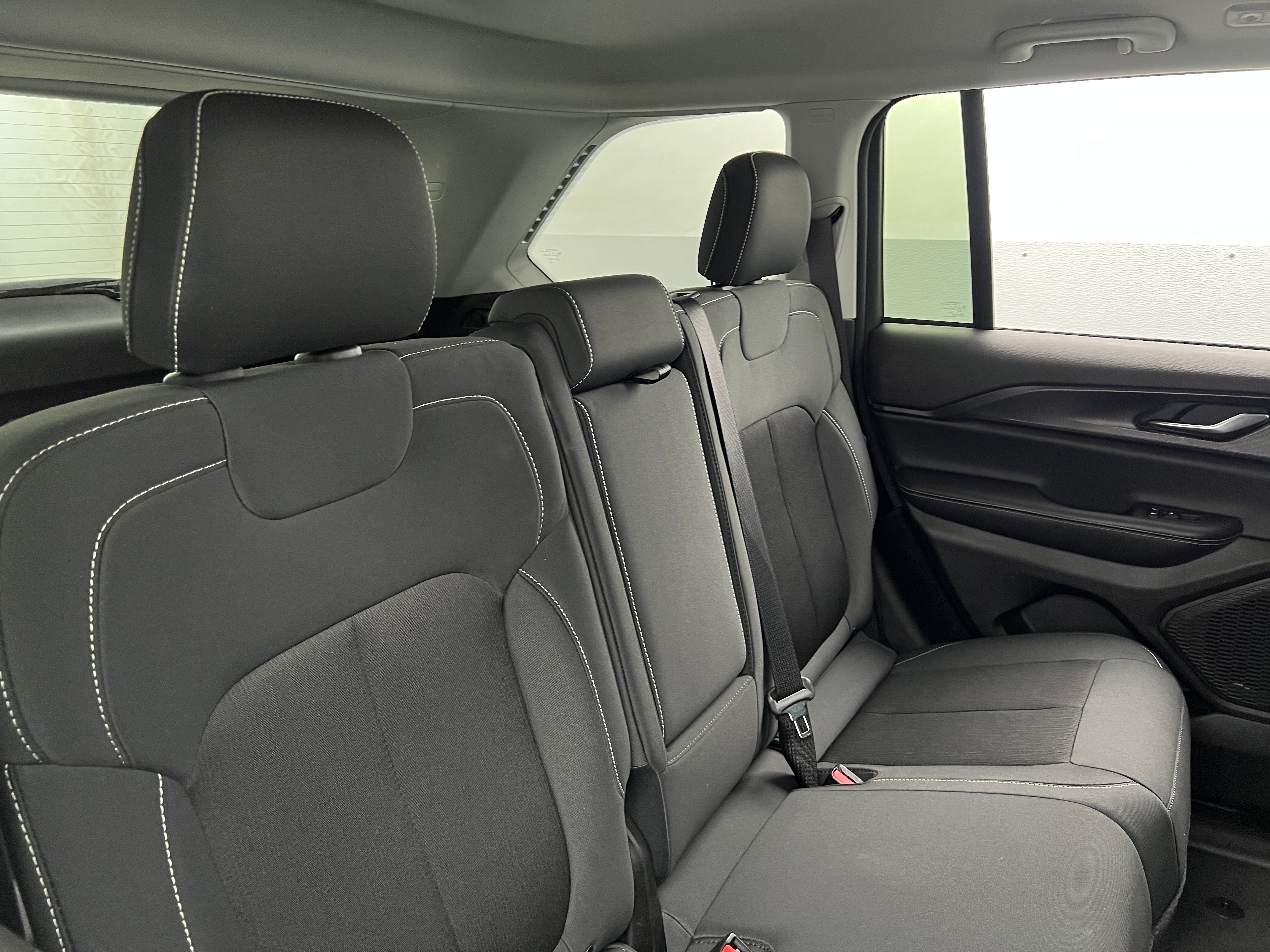 2023 Jeep Grand Cherokee Laredo 6