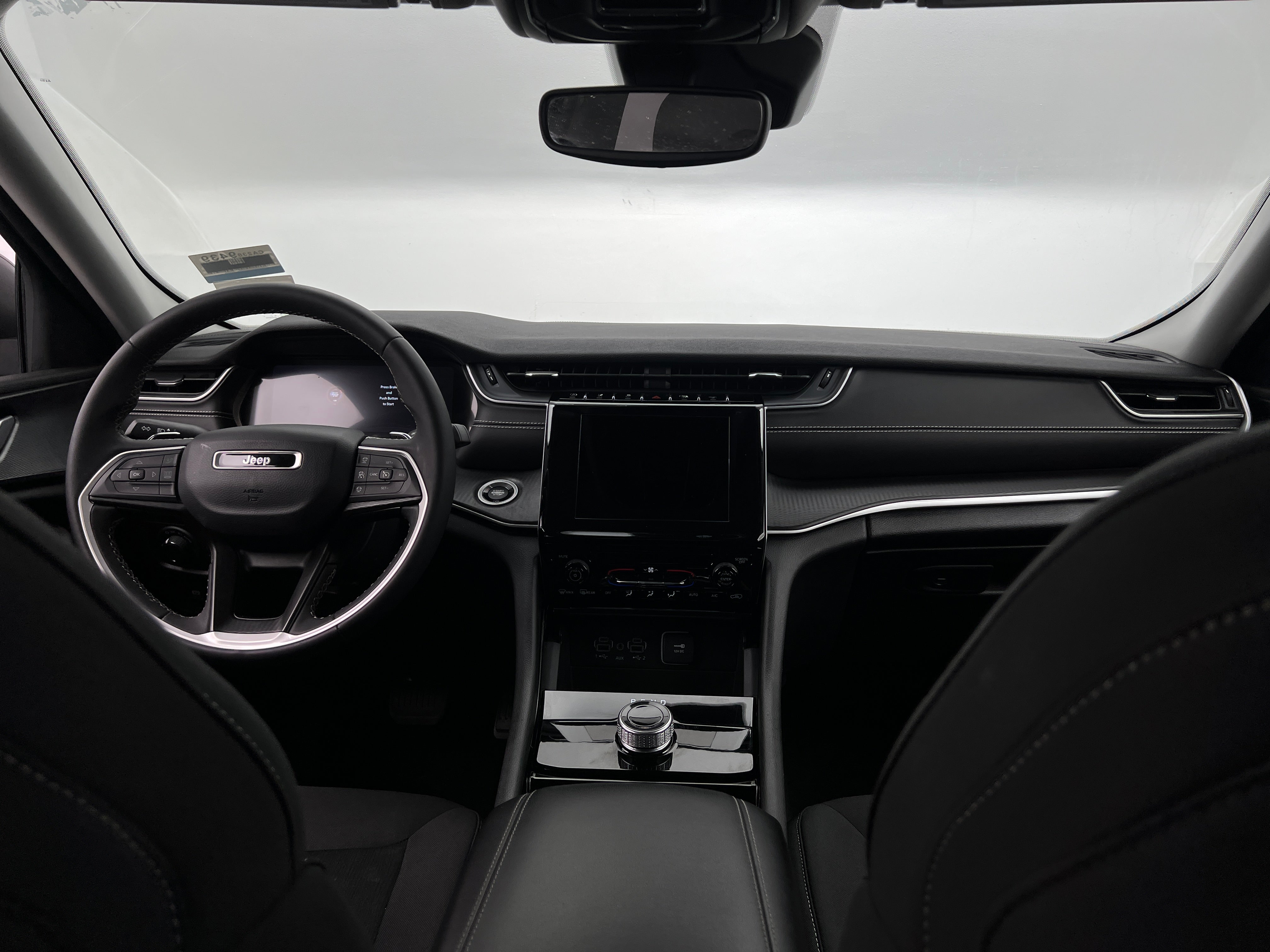 2023 Jeep Grand Cherokee Laredo 3