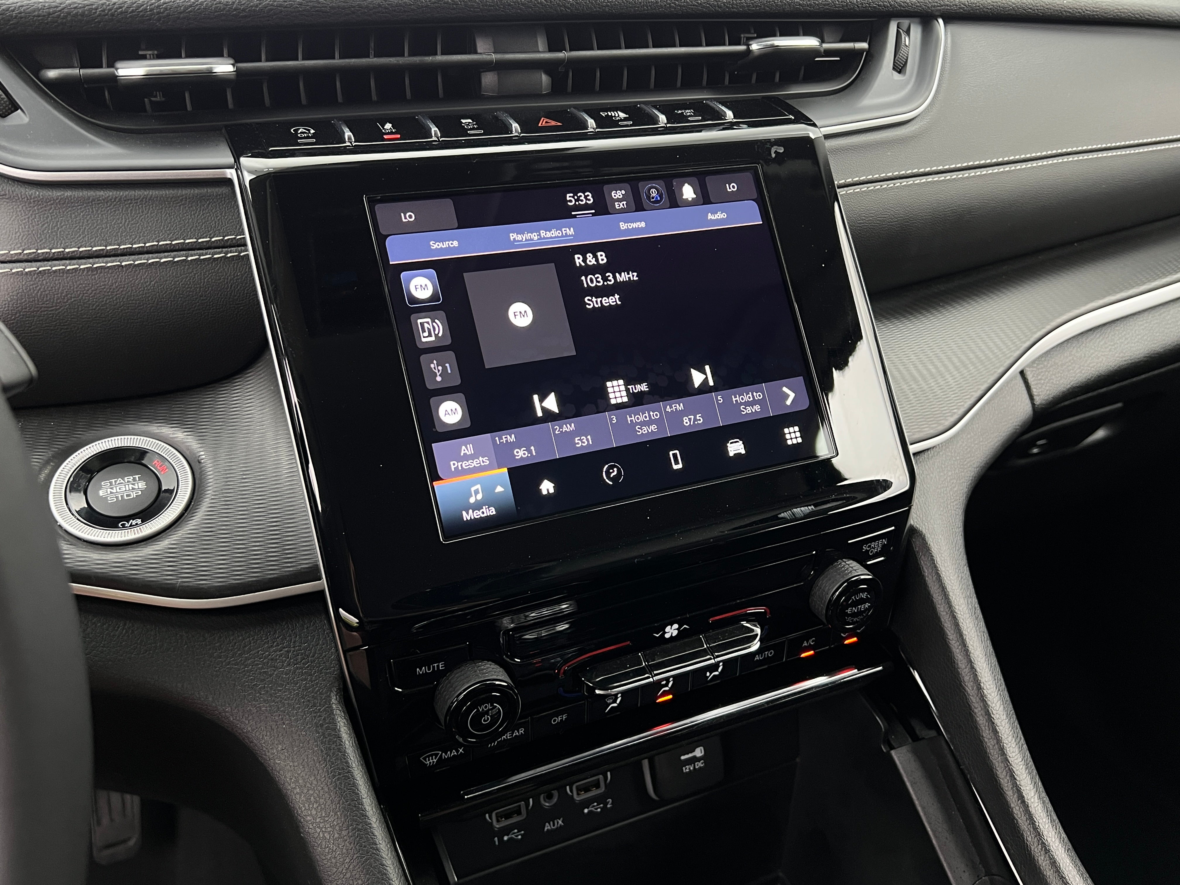 2023 Jeep Grand Cherokee Laredo 4