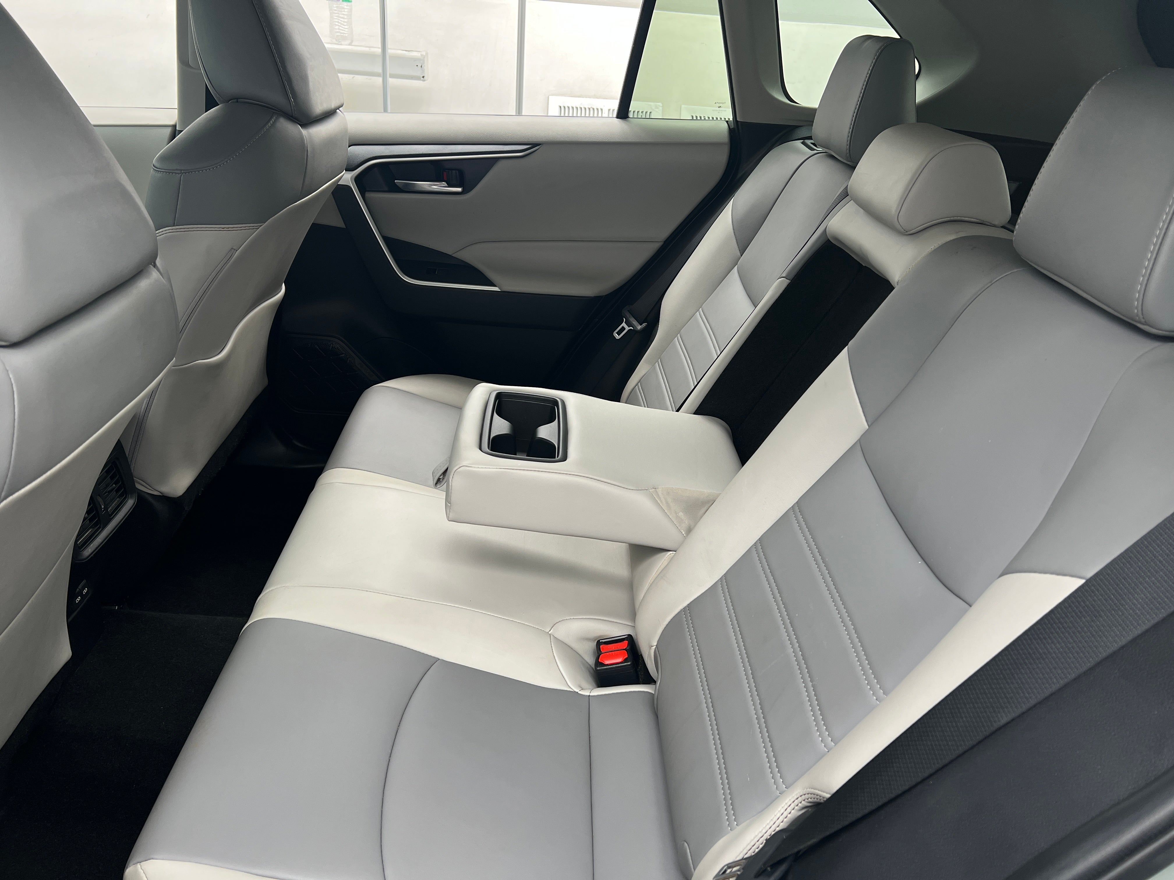2022 Toyota RAV4 XLE Premium 6