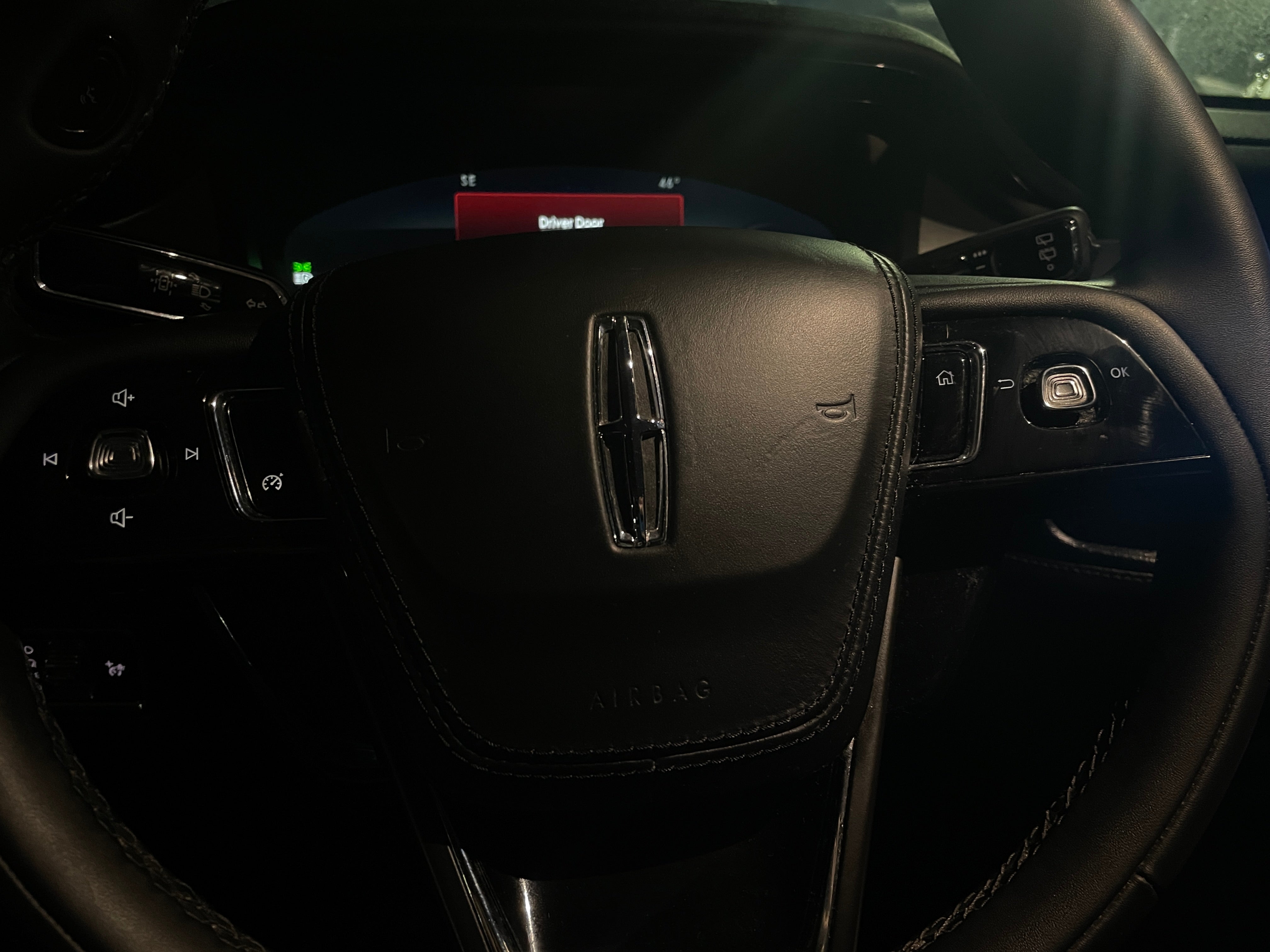 2023 Lincoln Aviator  4