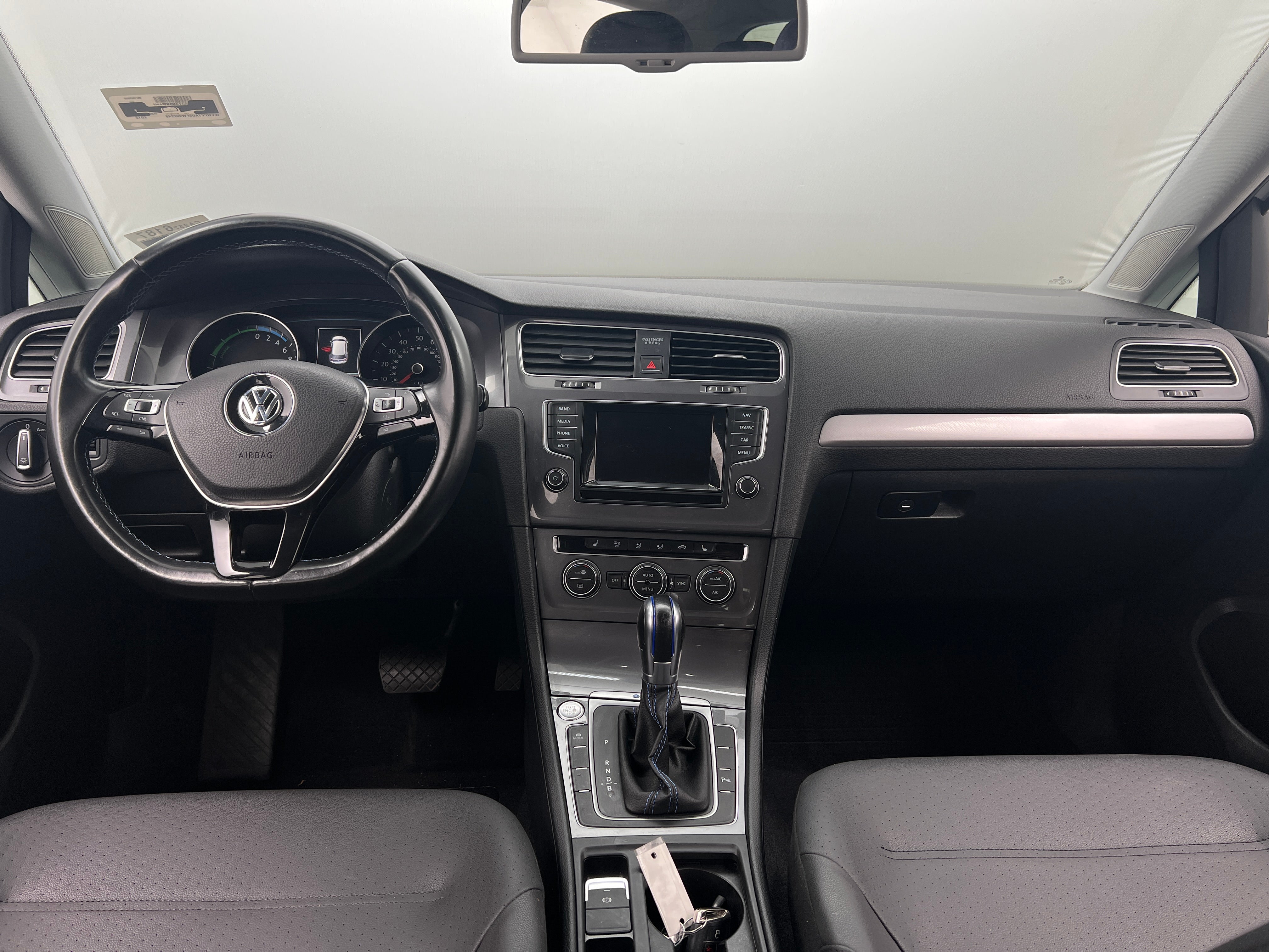 2015 Volkswagen e-Golf SEL Premium 2
