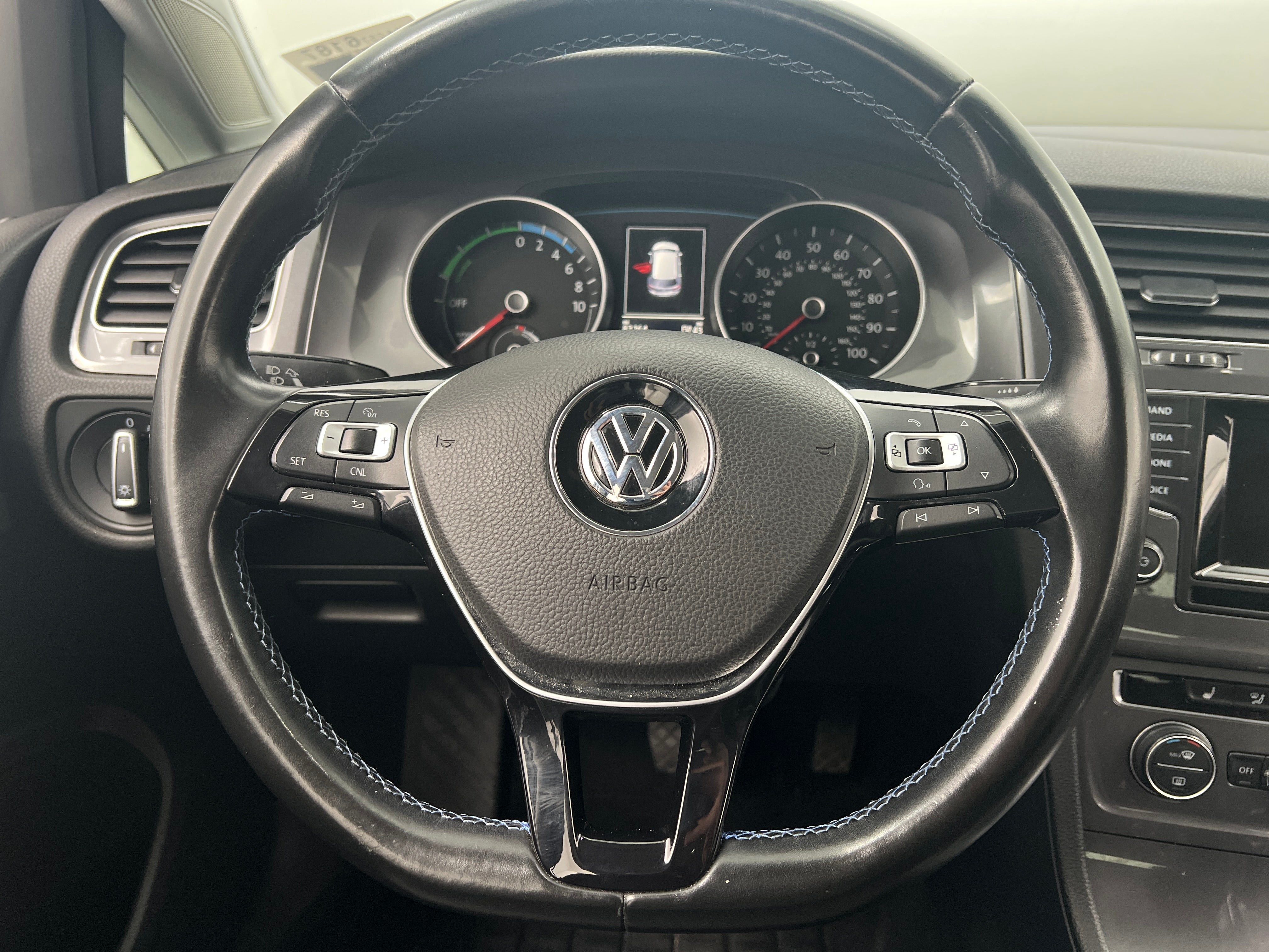 2015 Volkswagen e-Golf SEL Premium 4