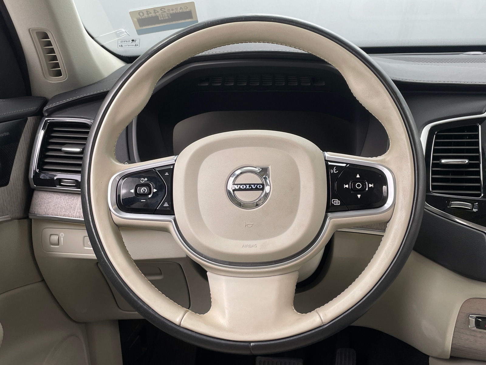 Thumbnail: 2022 Volvo XC90 - 4