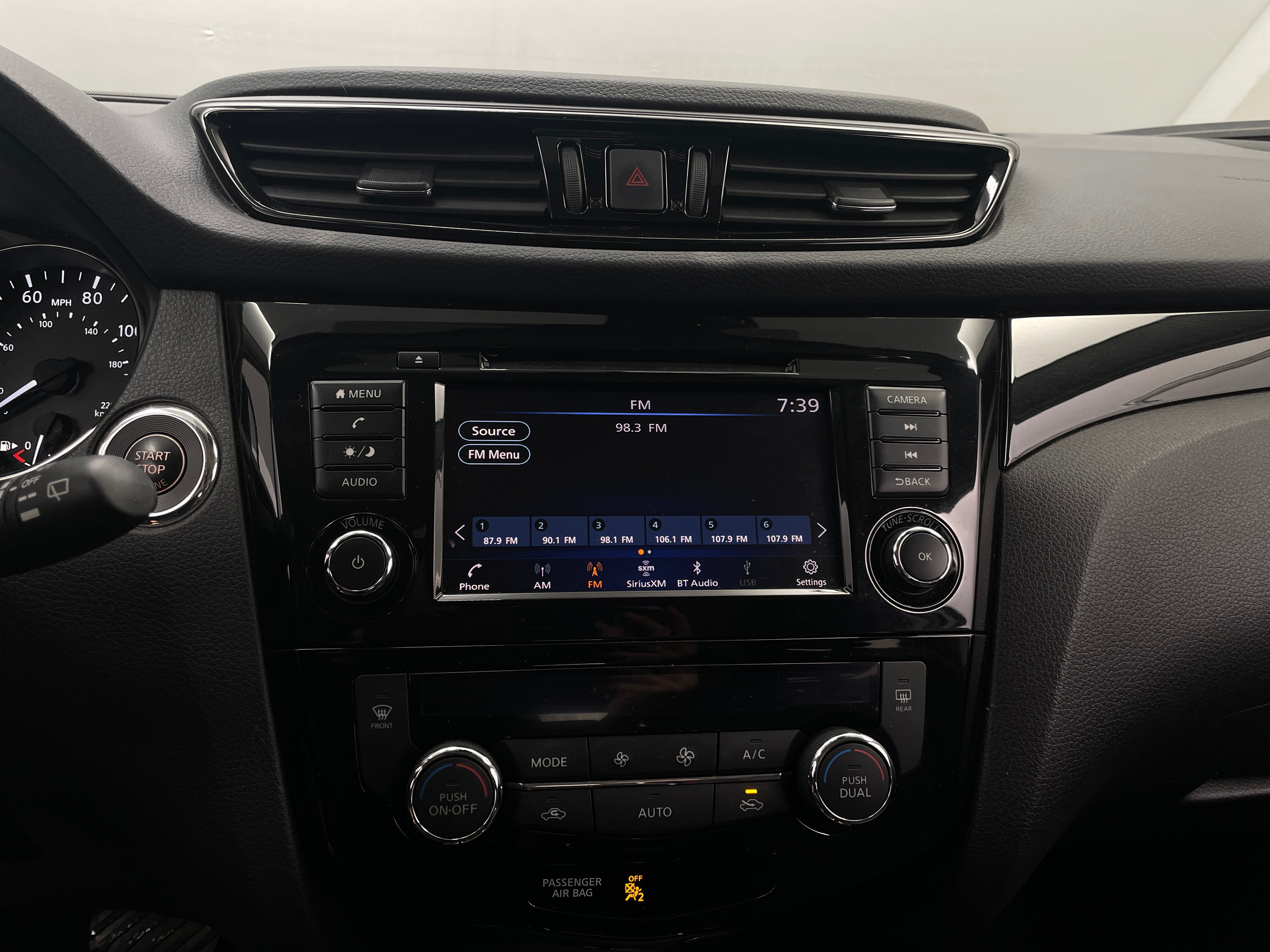 2022 Nissan Rogue Sport SV 4
