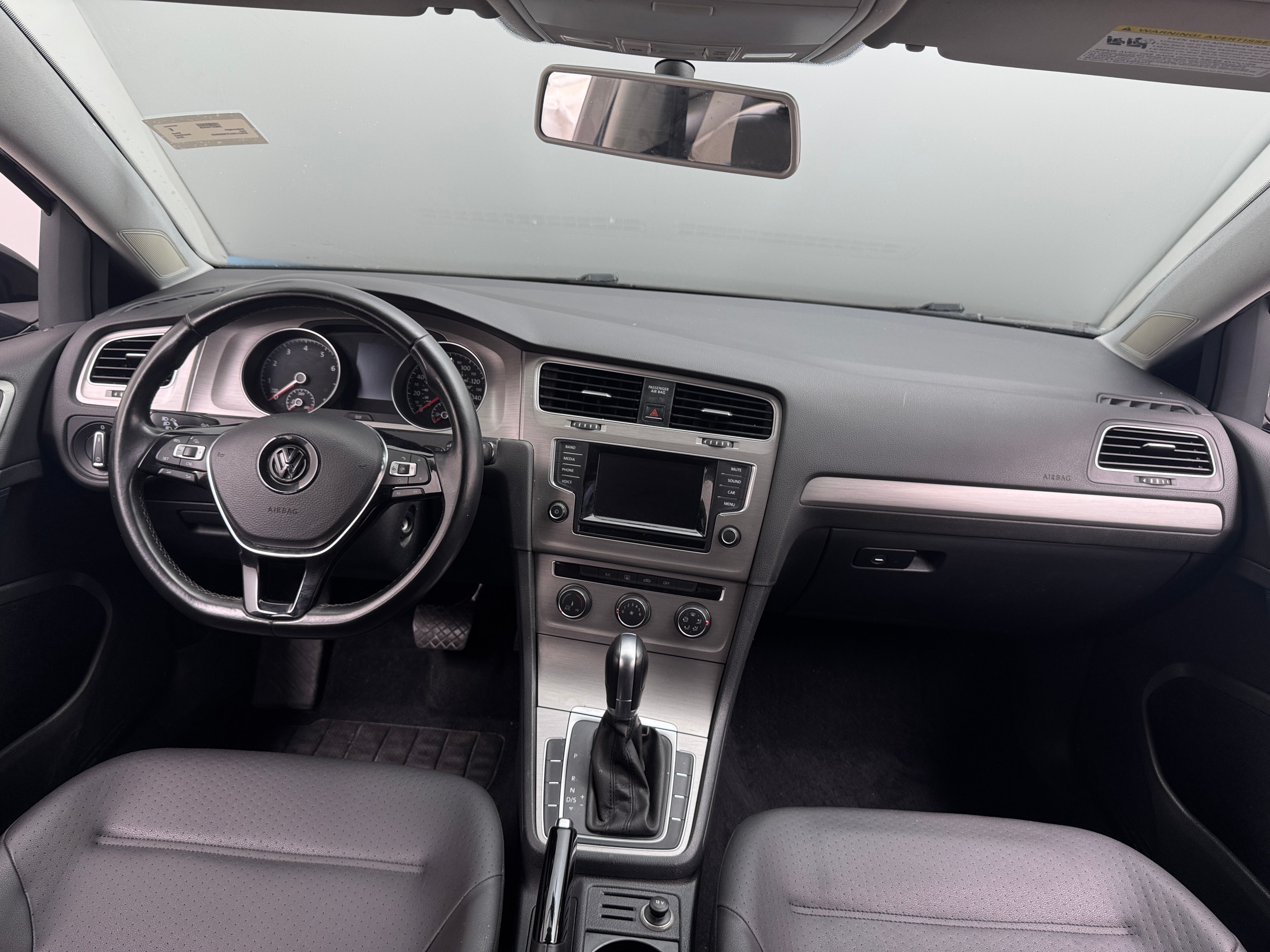2015 Volkswagen Golf S 2