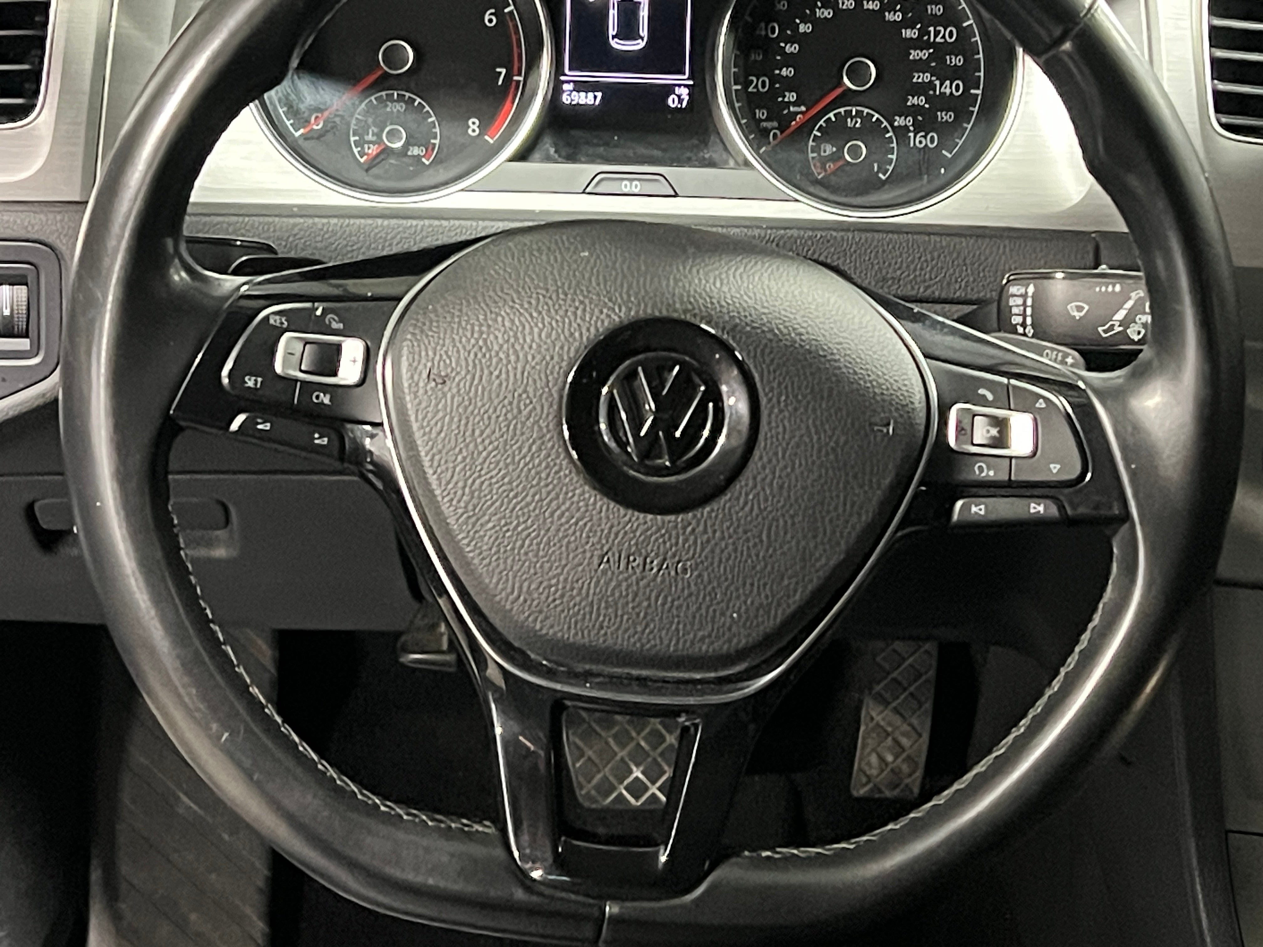 2015 Volkswagen Golf S 4