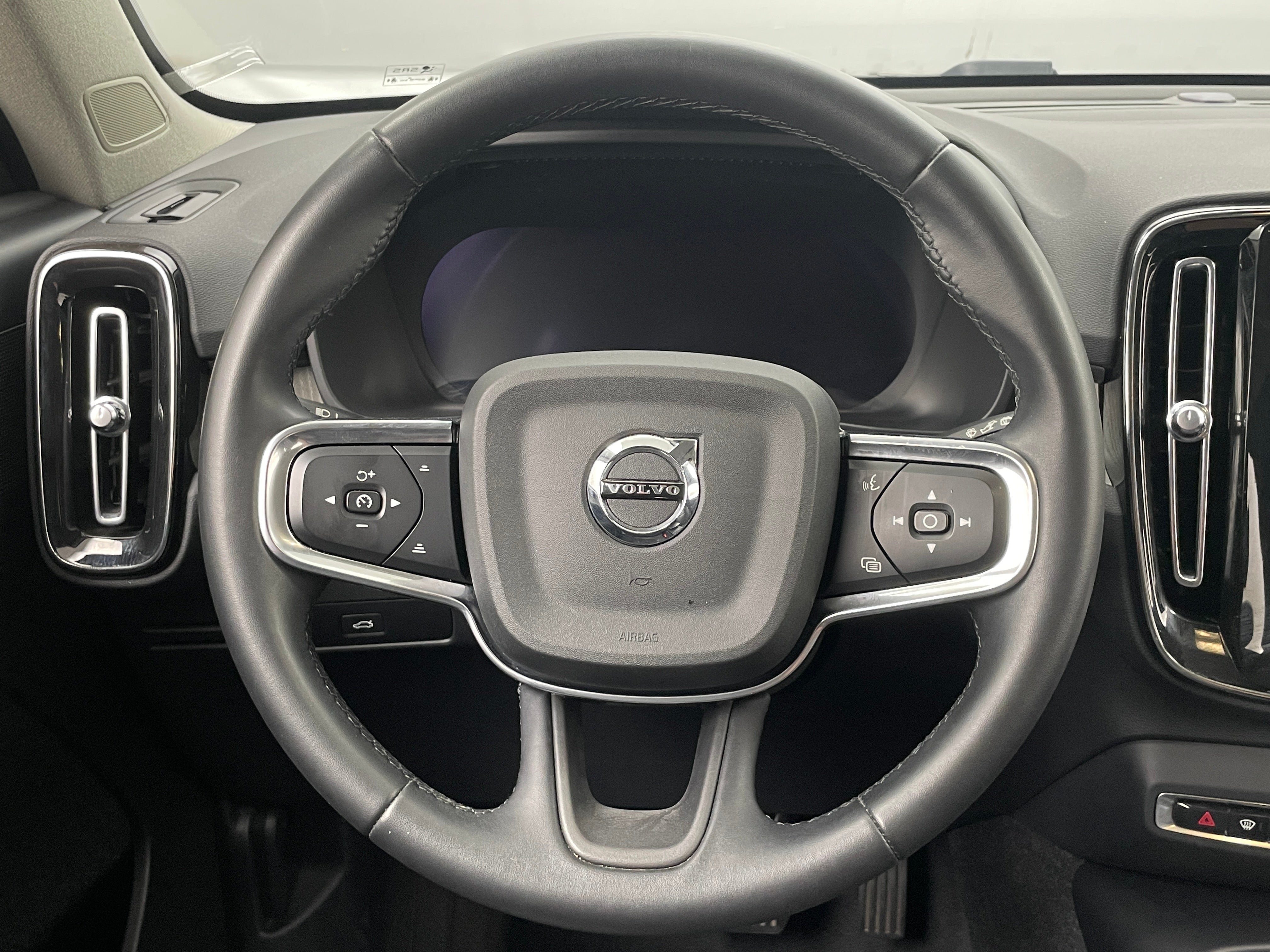 2024 Volvo XC40 B5 Core 5