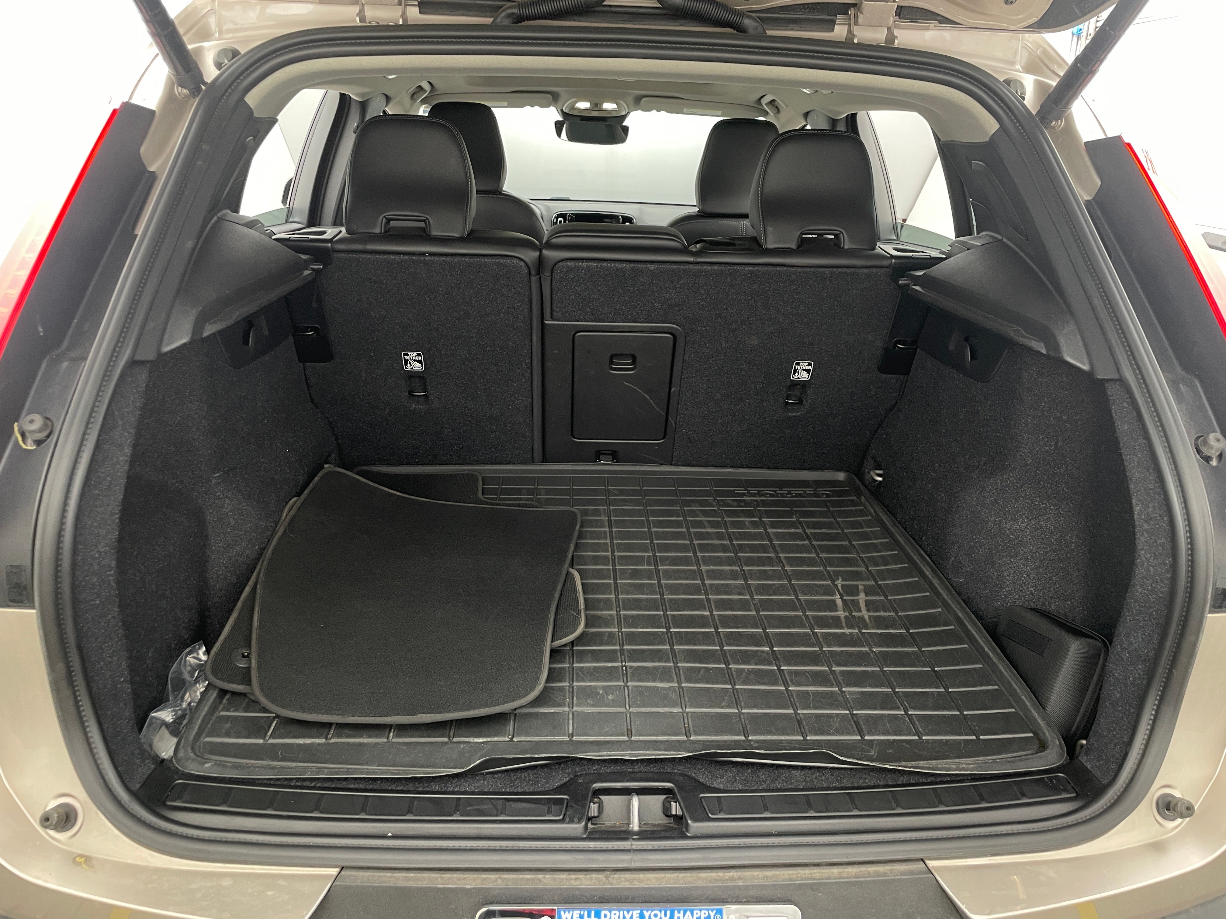 2024 Volvo XC40 B5 Core 7