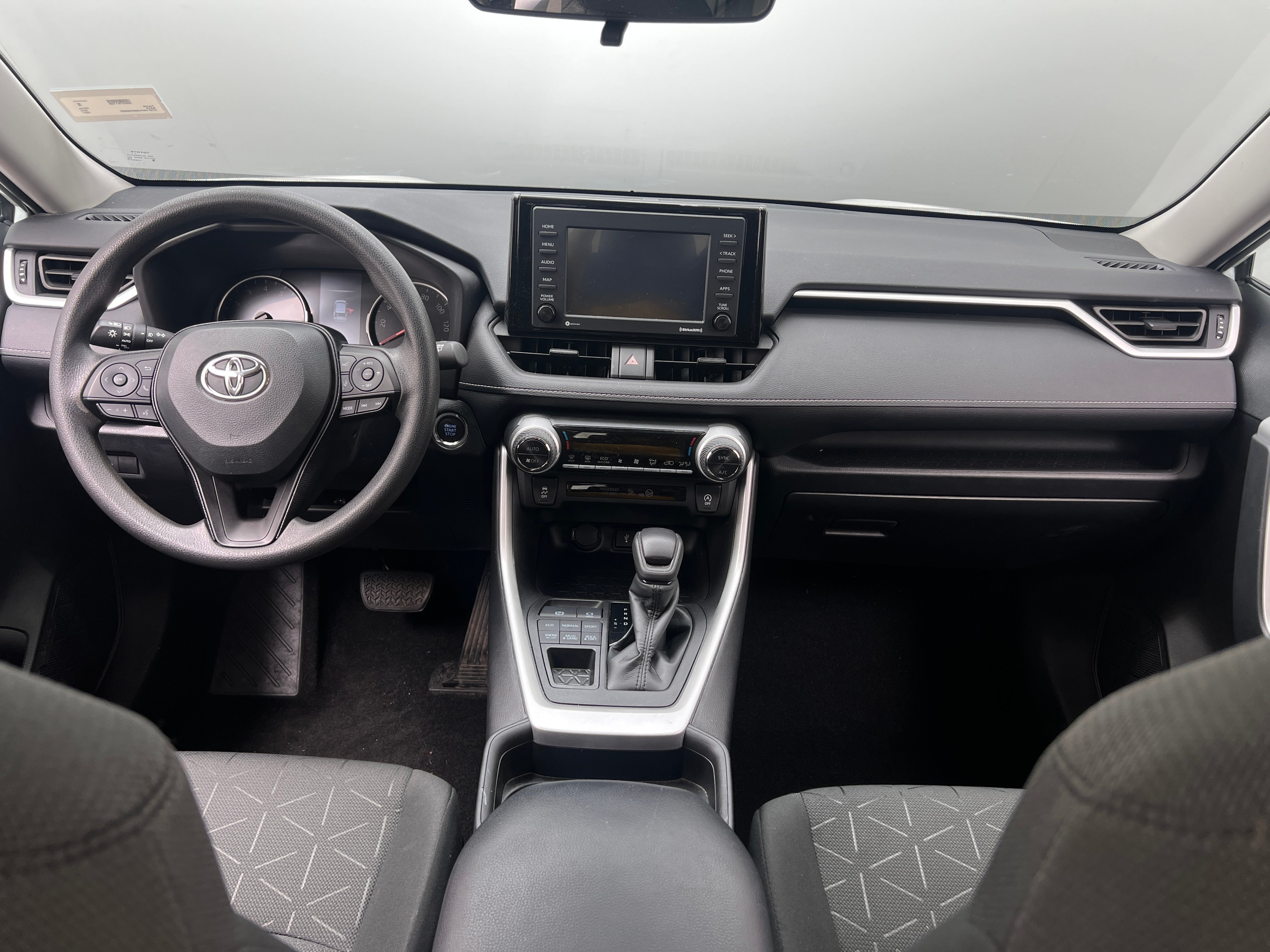 2021 Toyota RAV4 XLE 3
