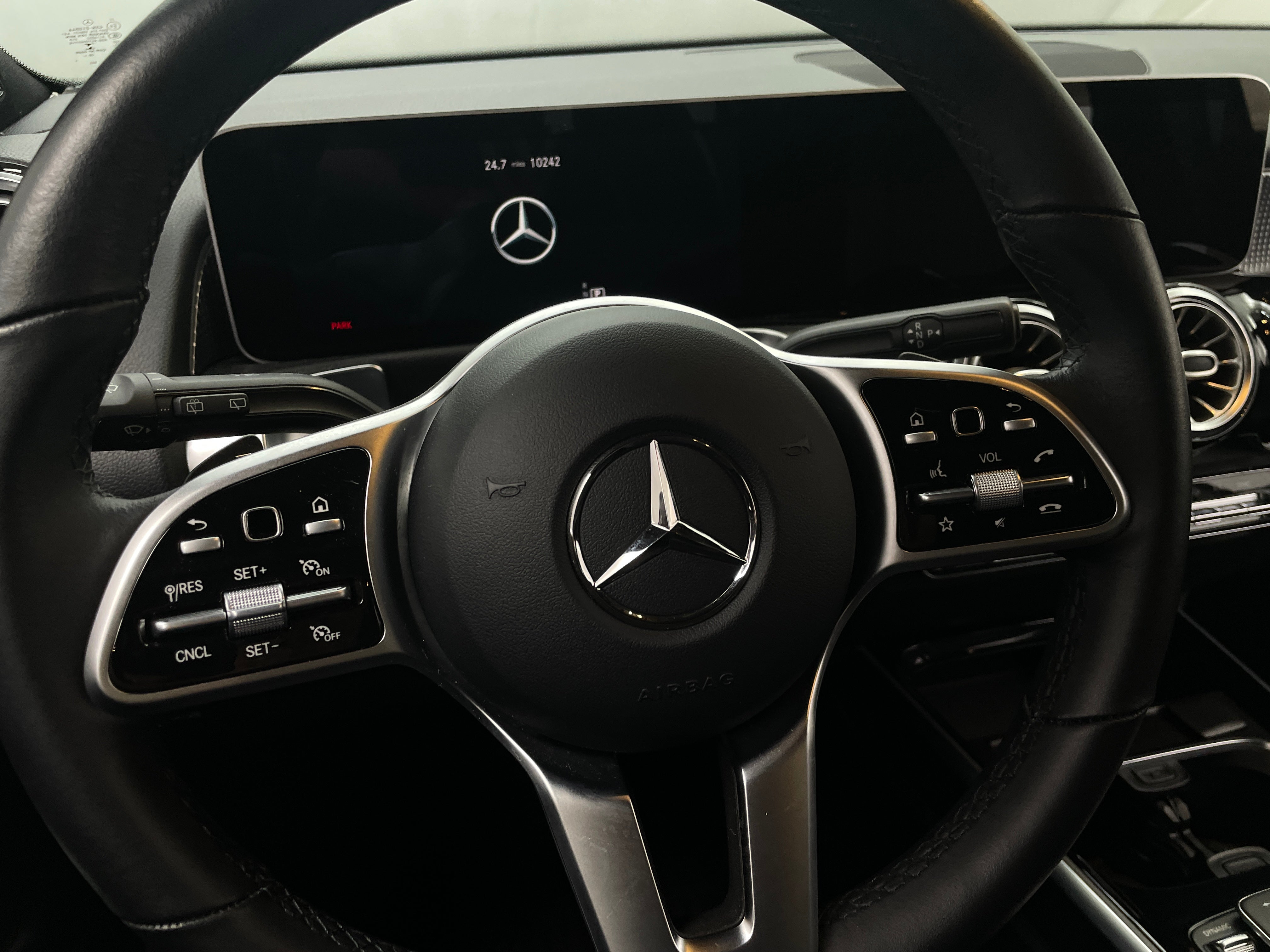 Thumbnail: 2021 Mercedes-Benz GLB - 4