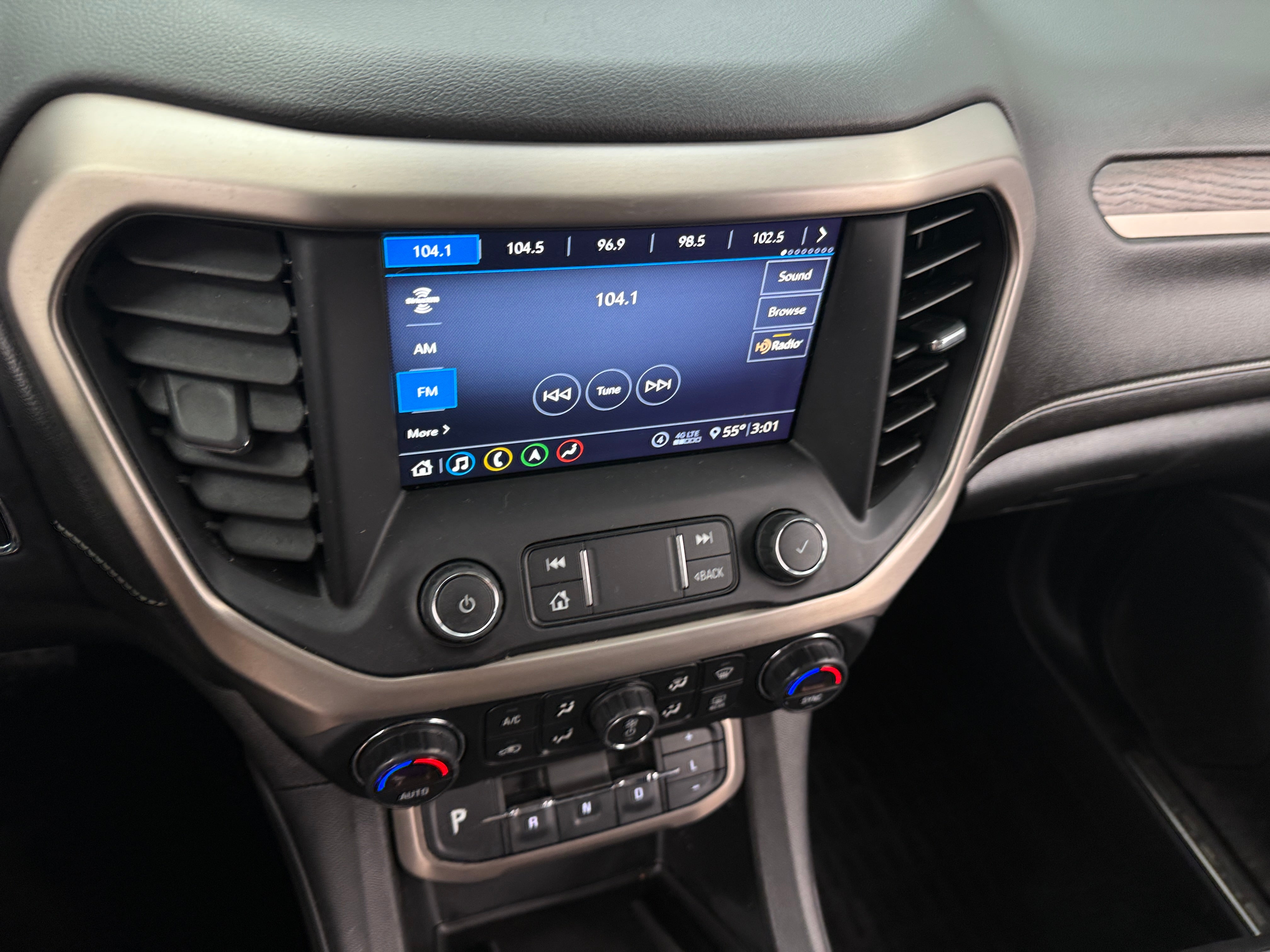 2020 GMC Acadia Denali 3