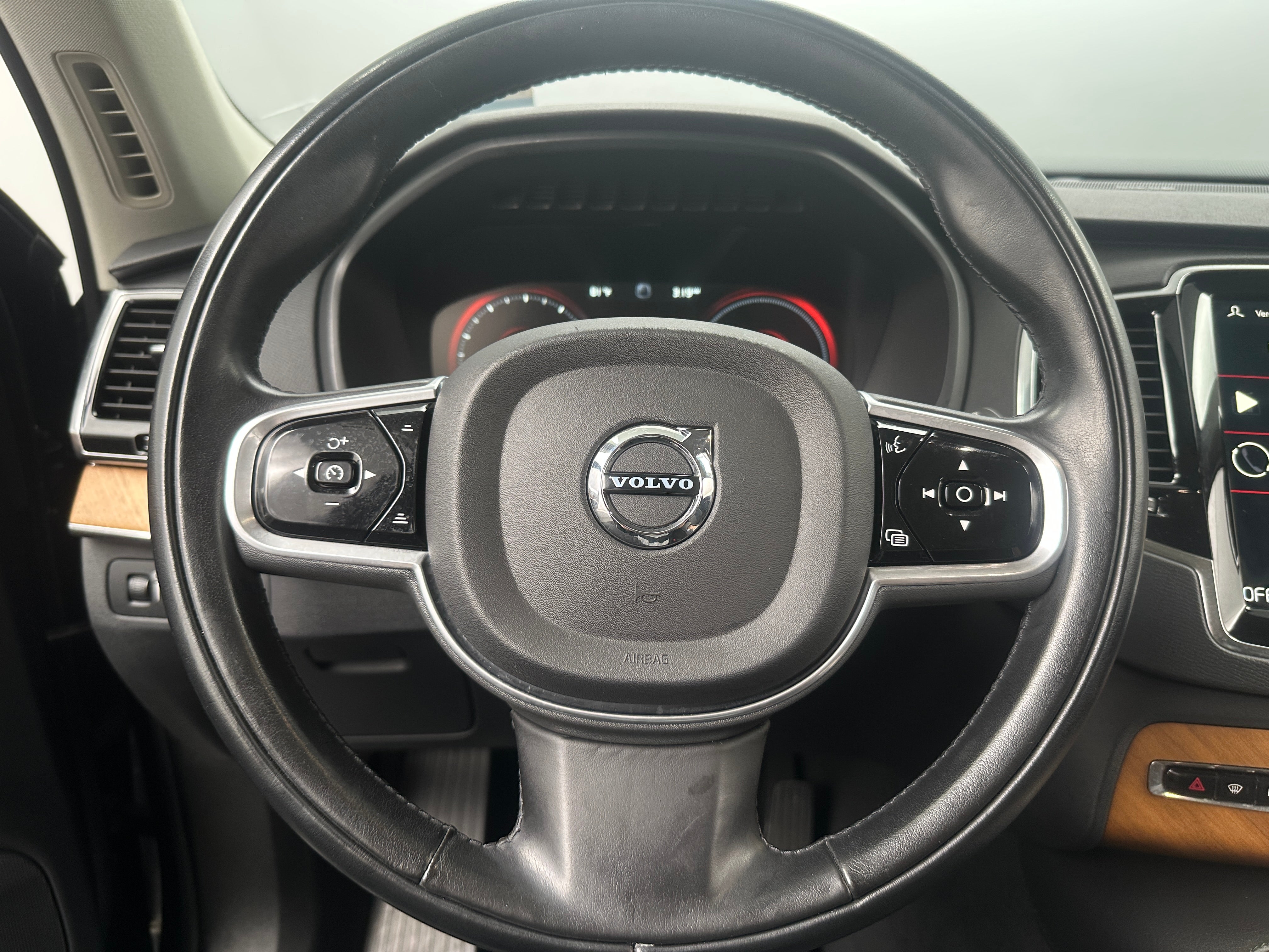 2022 Volvo XC90  4