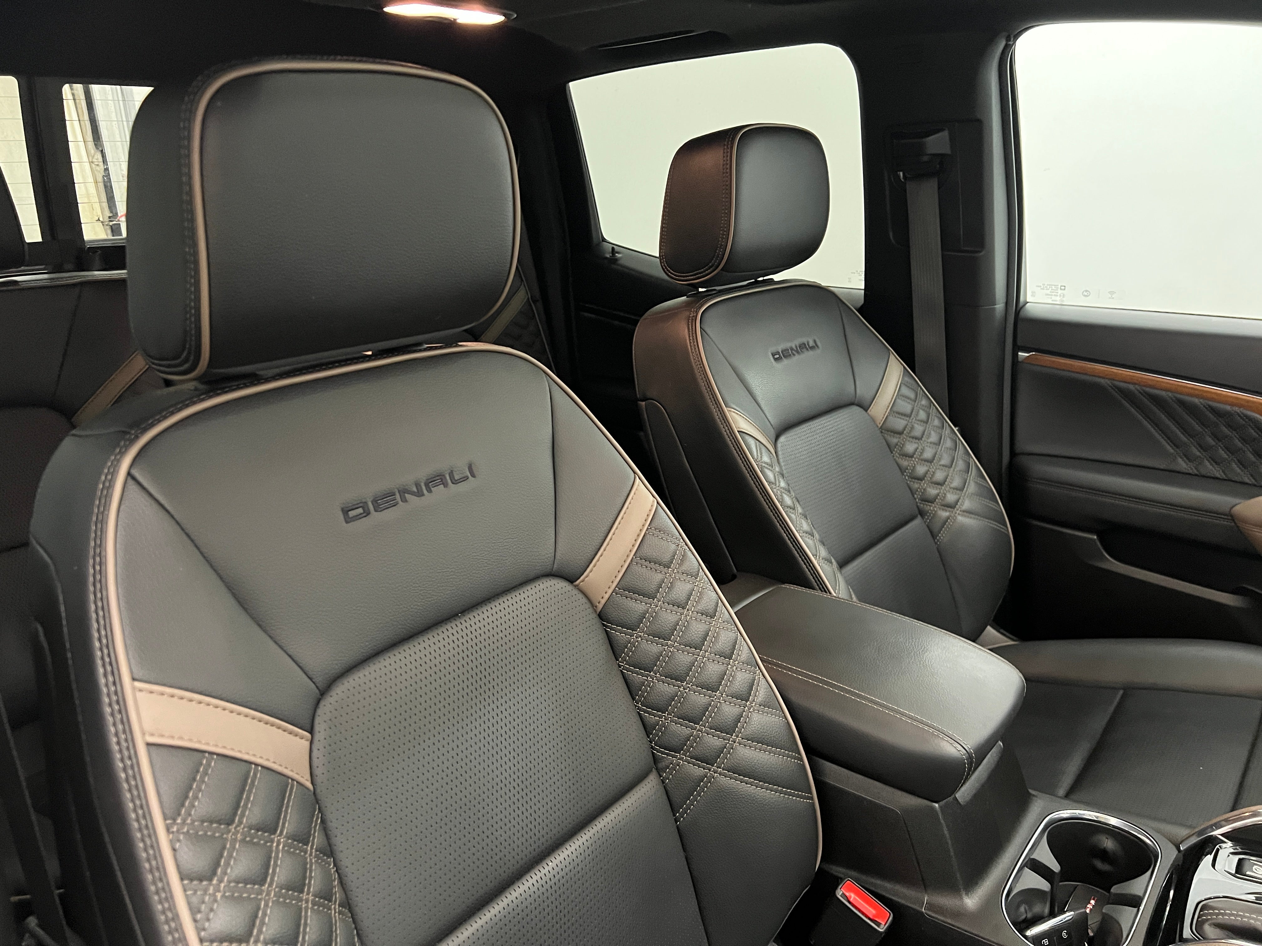 2023 GMC Canyon Denali 2