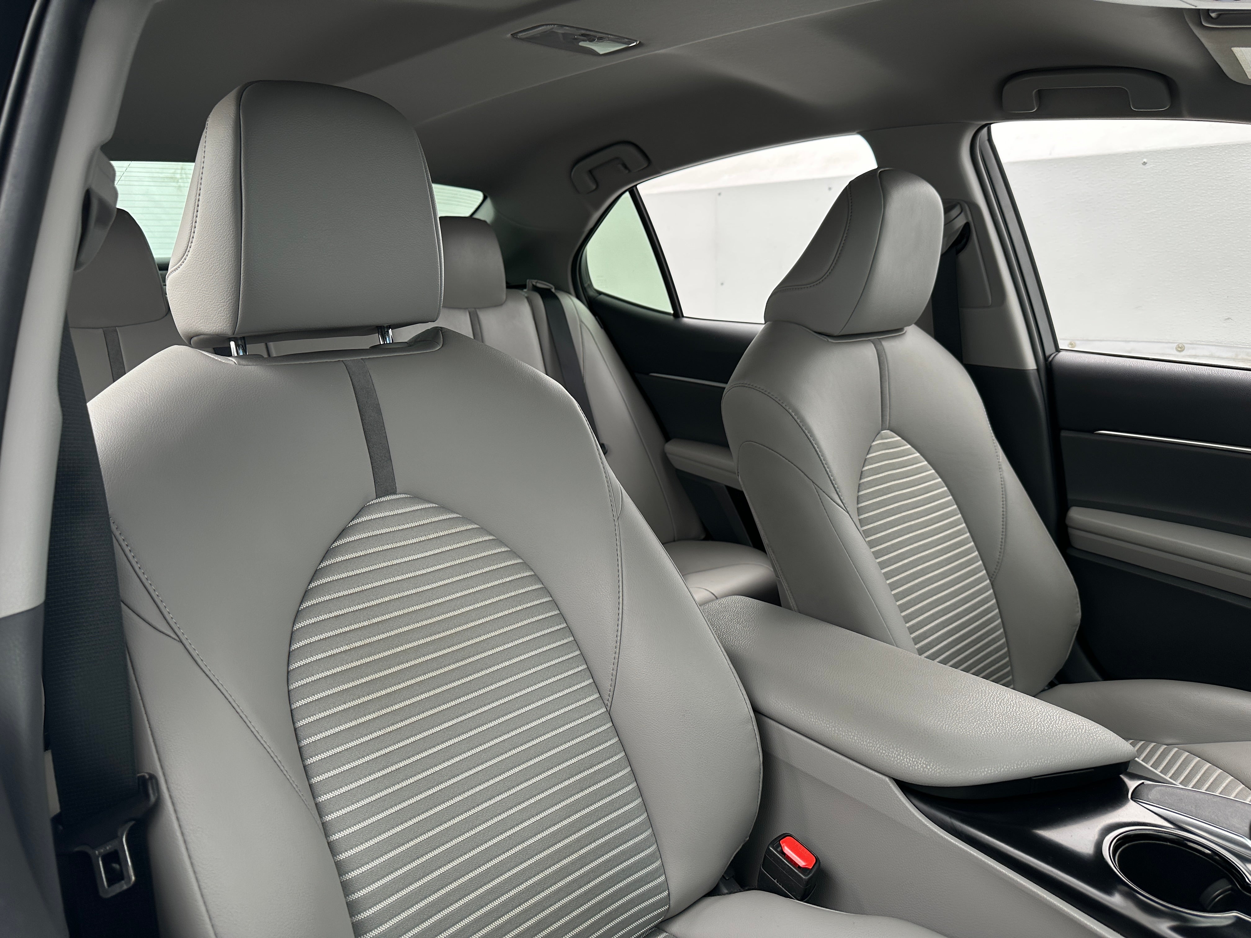 2018 Toyota Camry SE 2