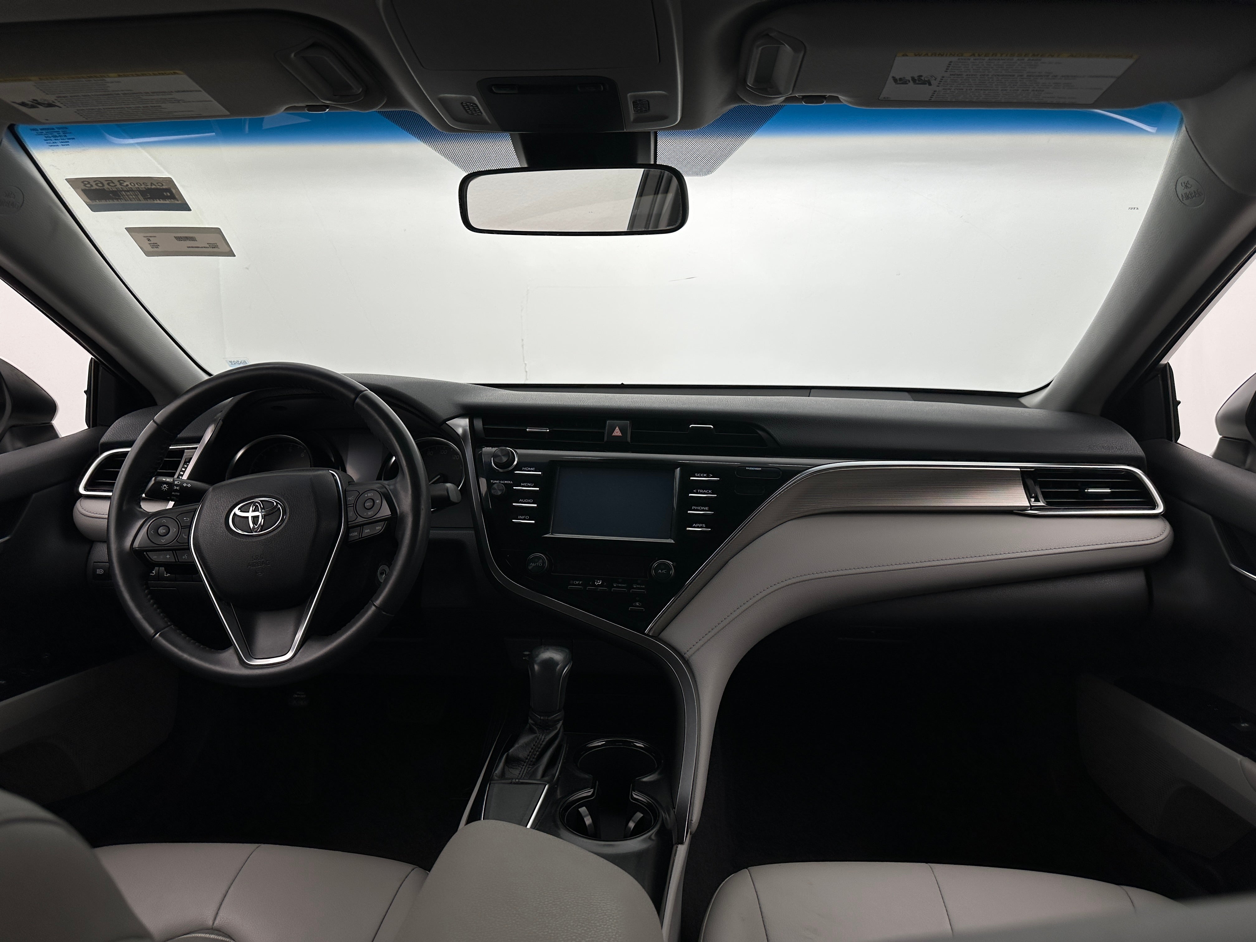 2018 Toyota Camry SE 3