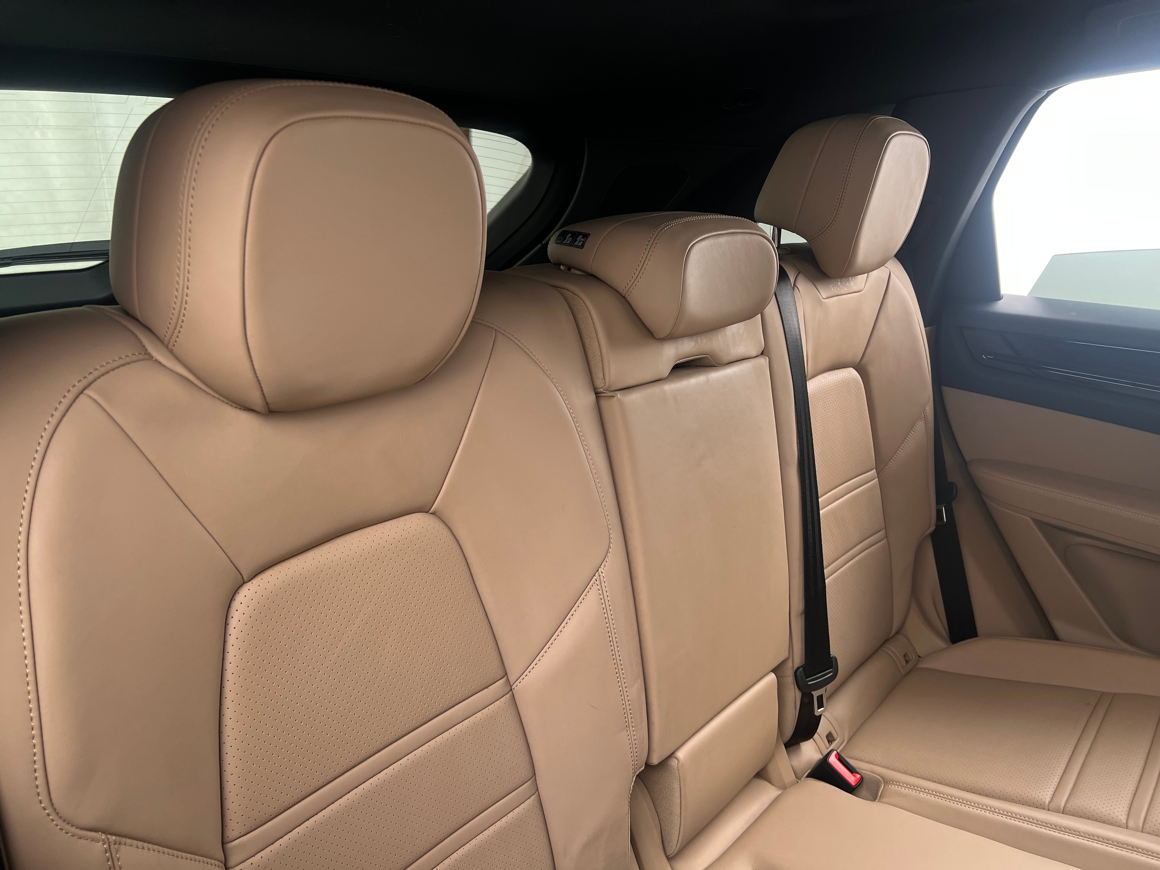 2023 Porsche Cayenne Platinum Edition 5